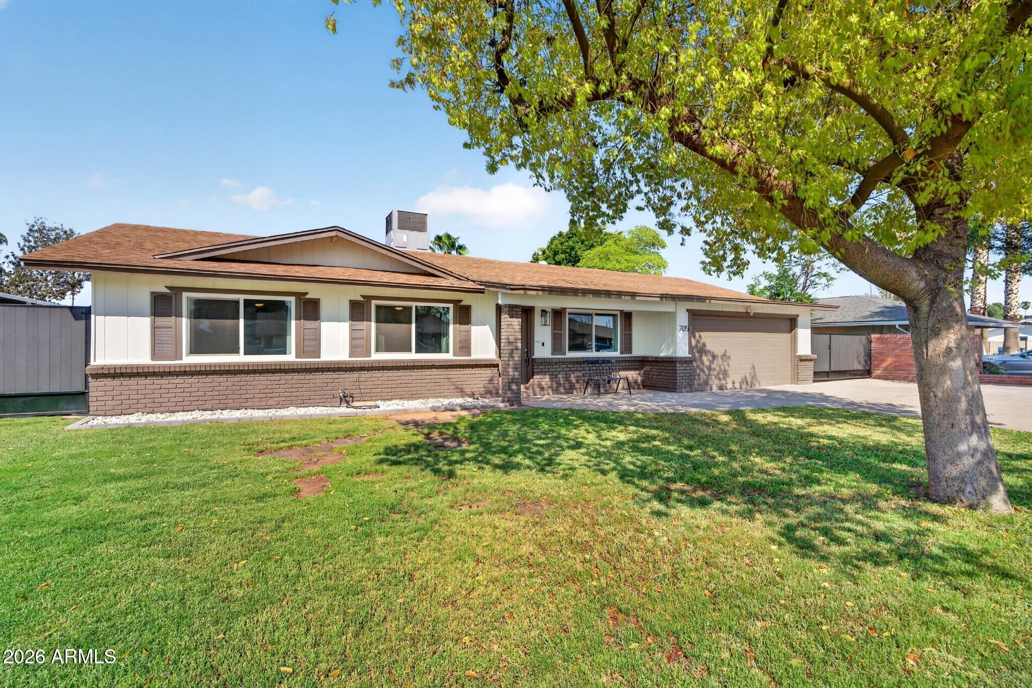 705 N ORACLE Circle