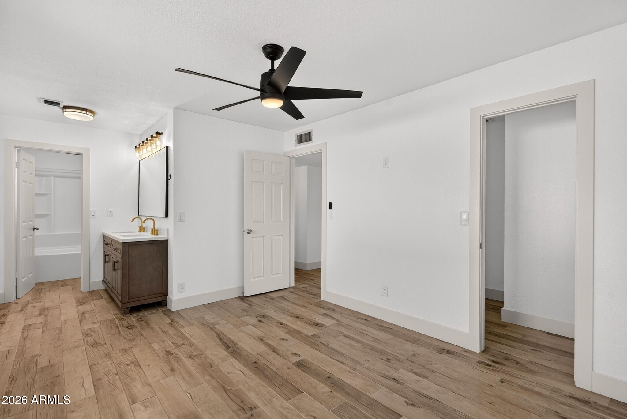 705 N ORACLE Circle