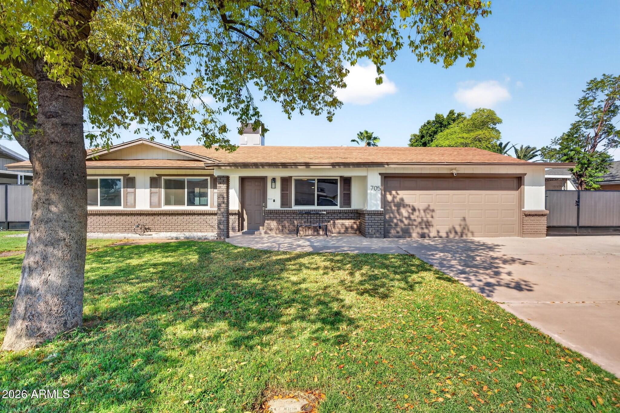 705 N ORACLE Circle