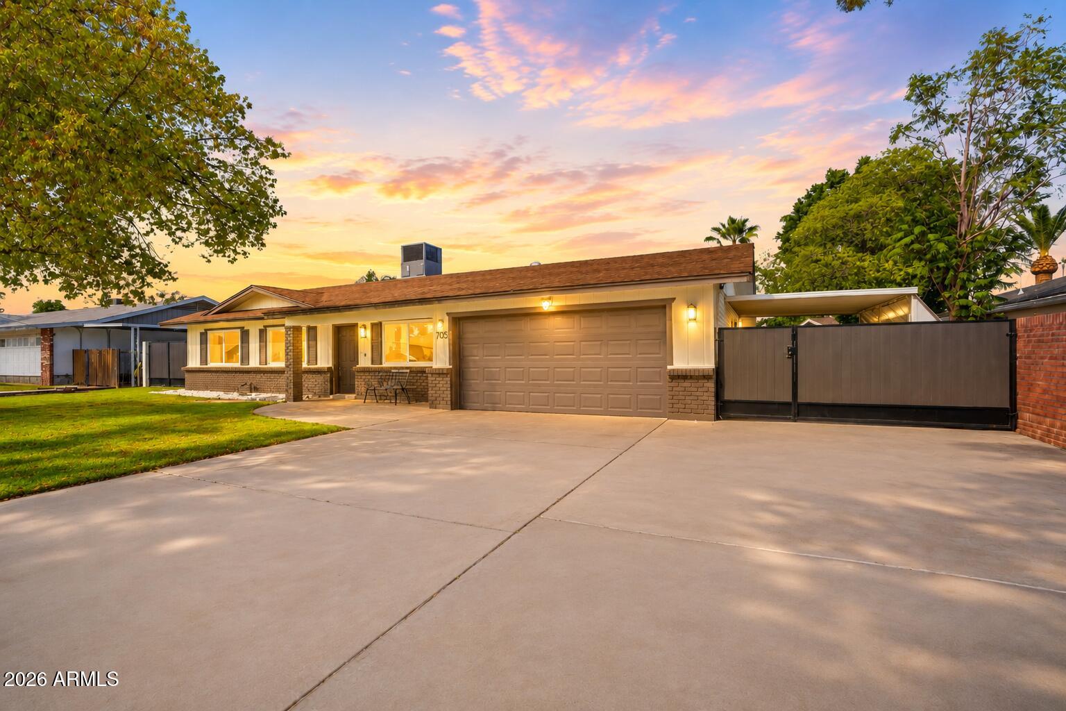 705 N ORACLE Circle
