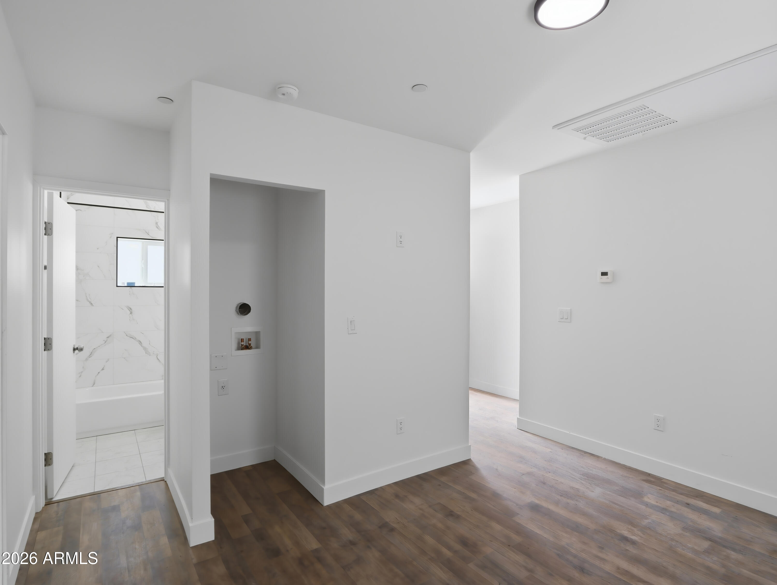 338 N 1ST Street