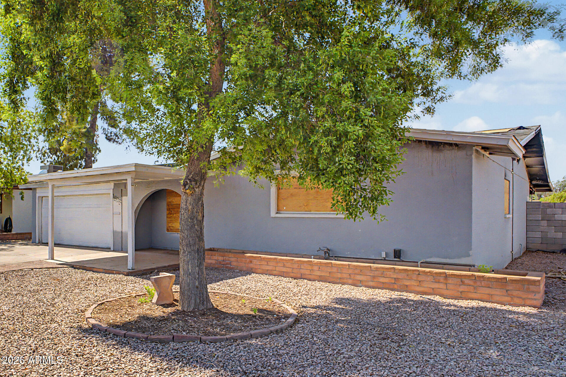1825 E LA DONNA Drive