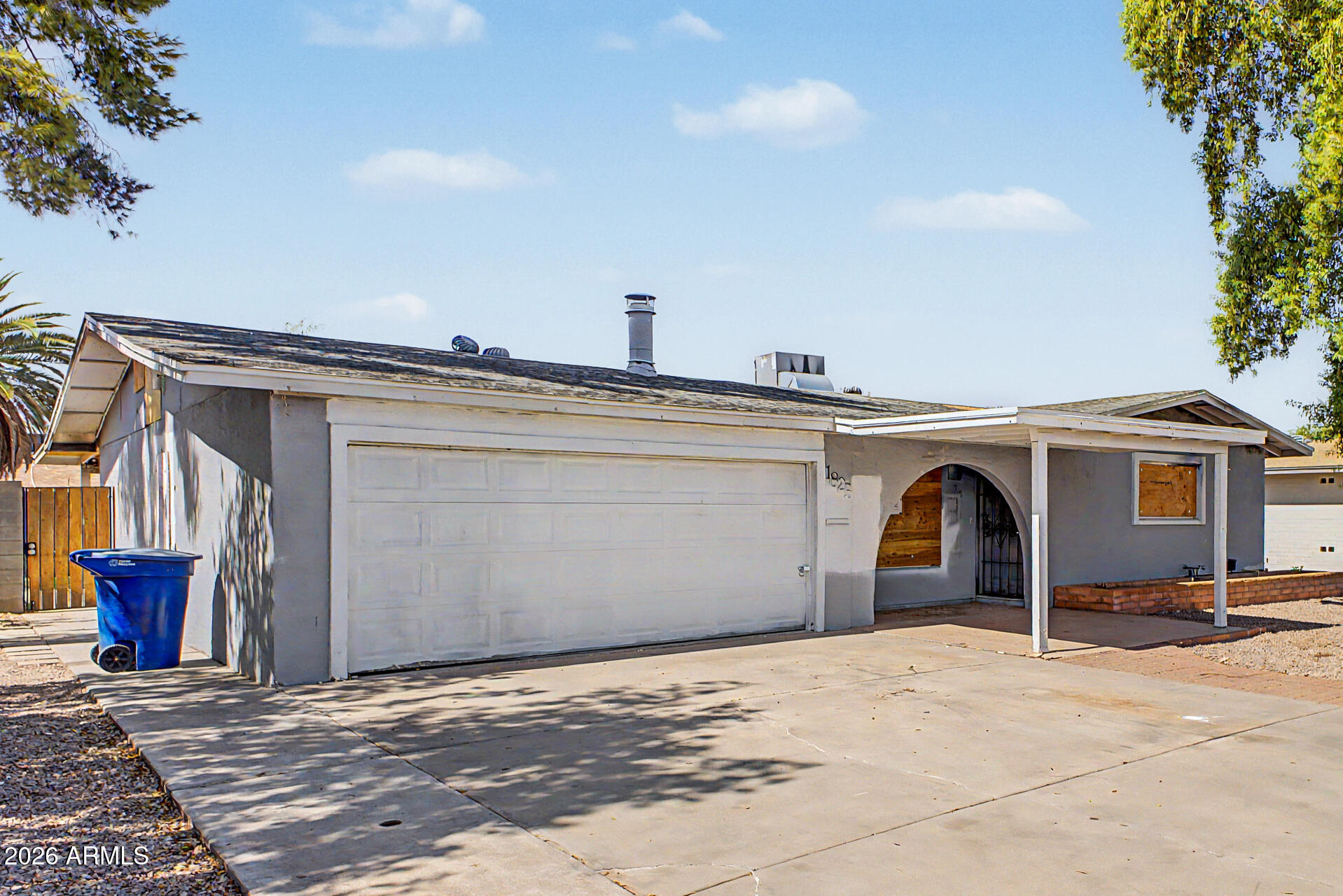 1825 E LA DONNA Drive