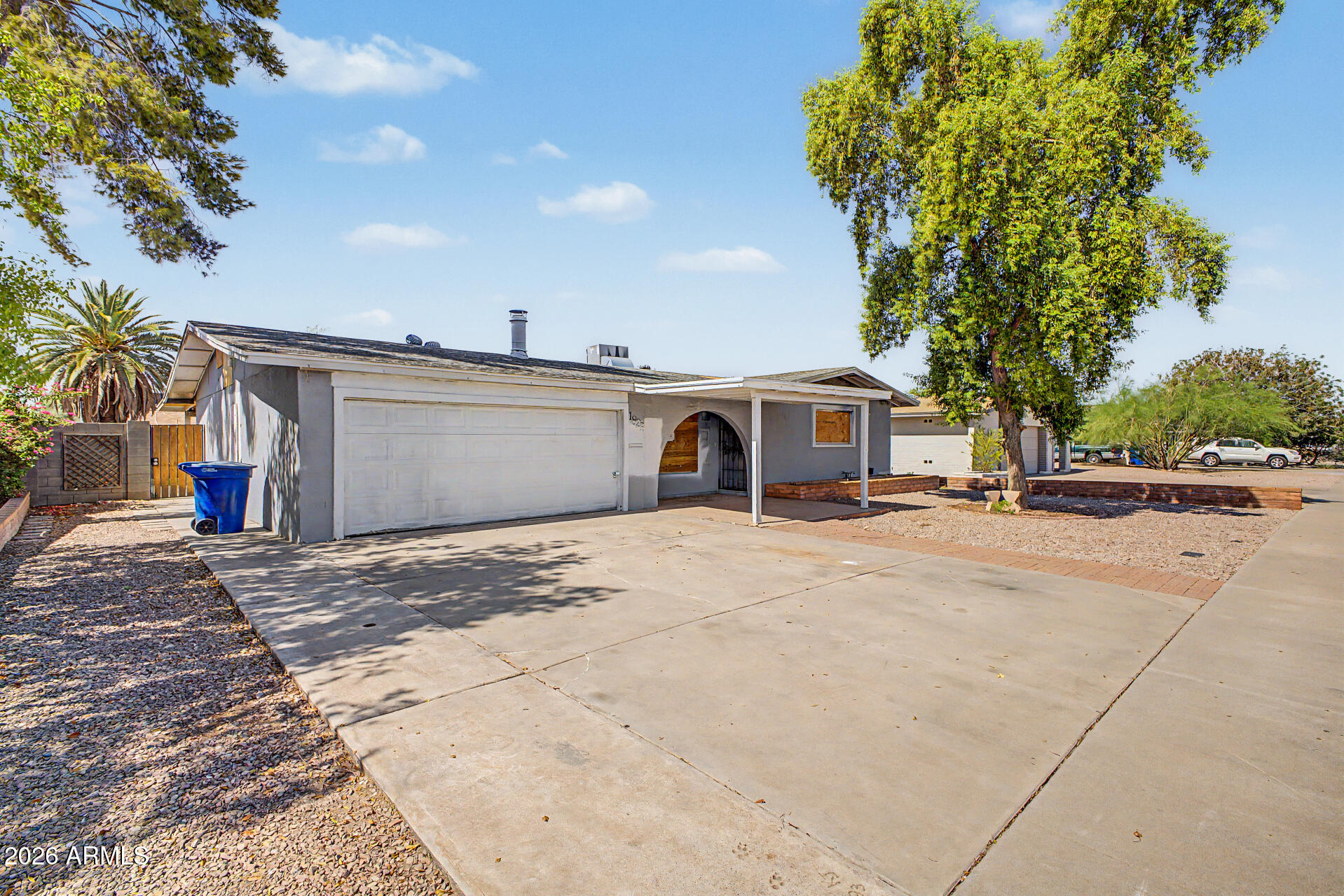 1825 E LA DONNA Drive