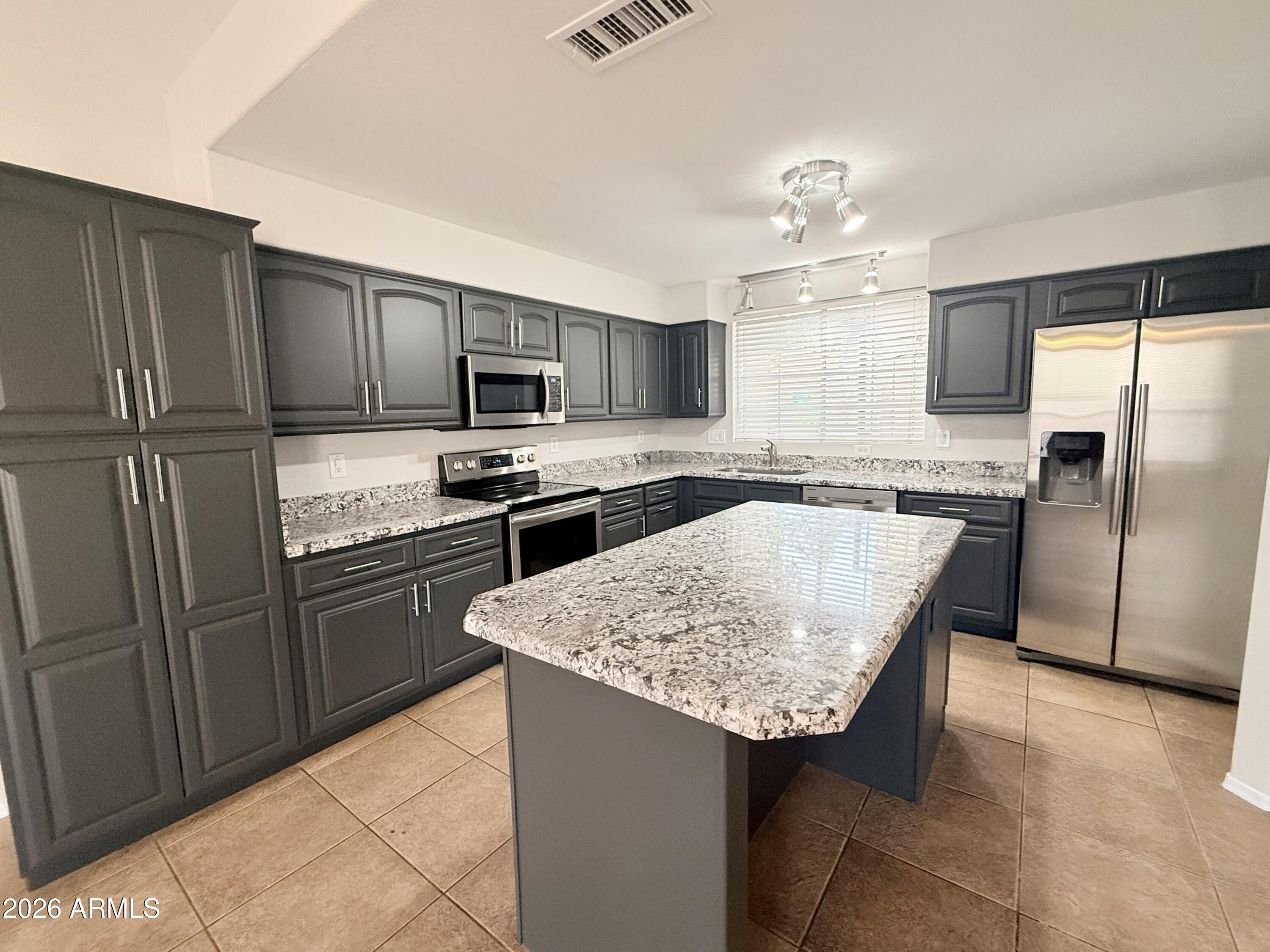 325 W LE MARCHE Avenue