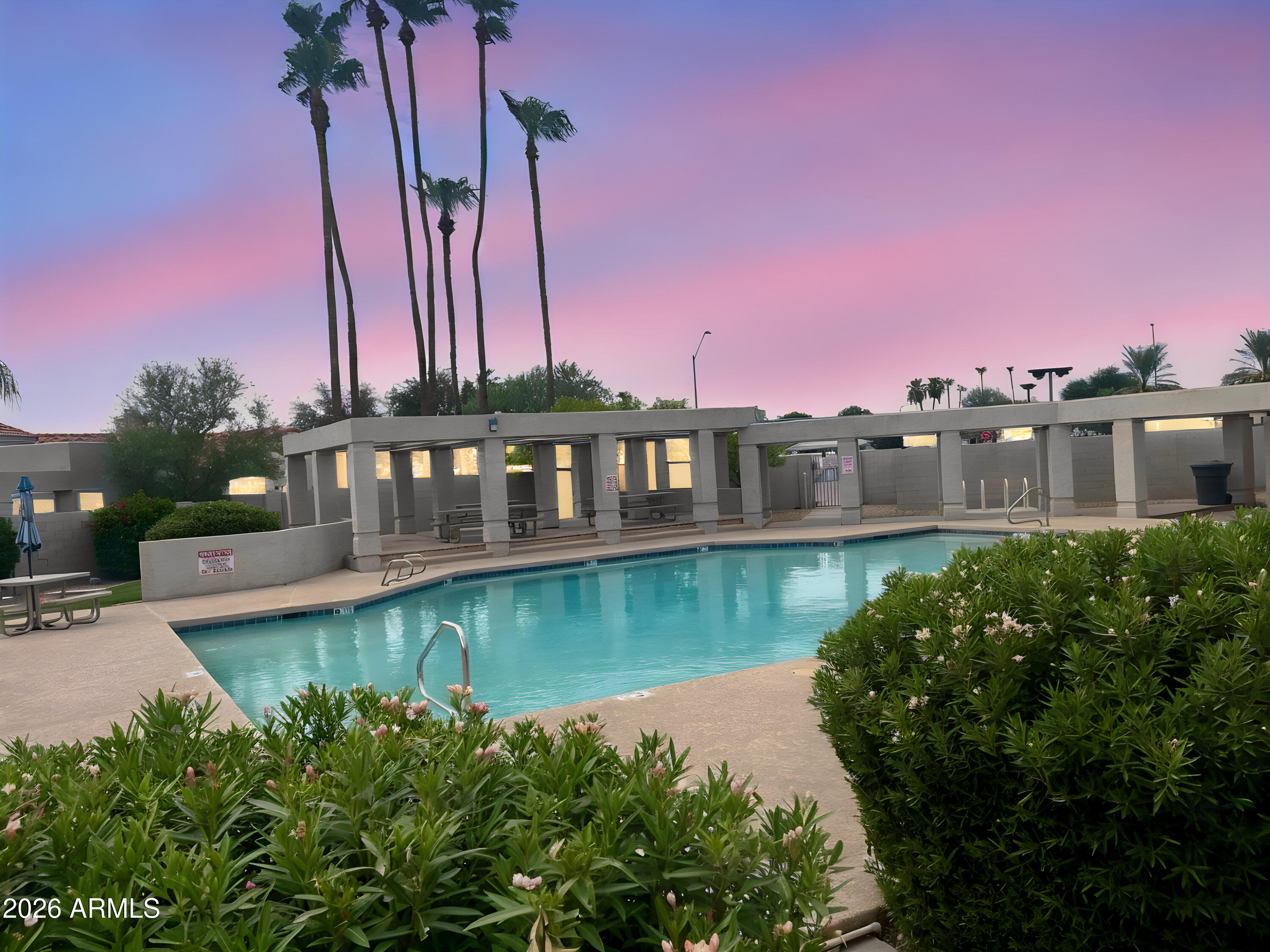 325 W LE MARCHE Avenue