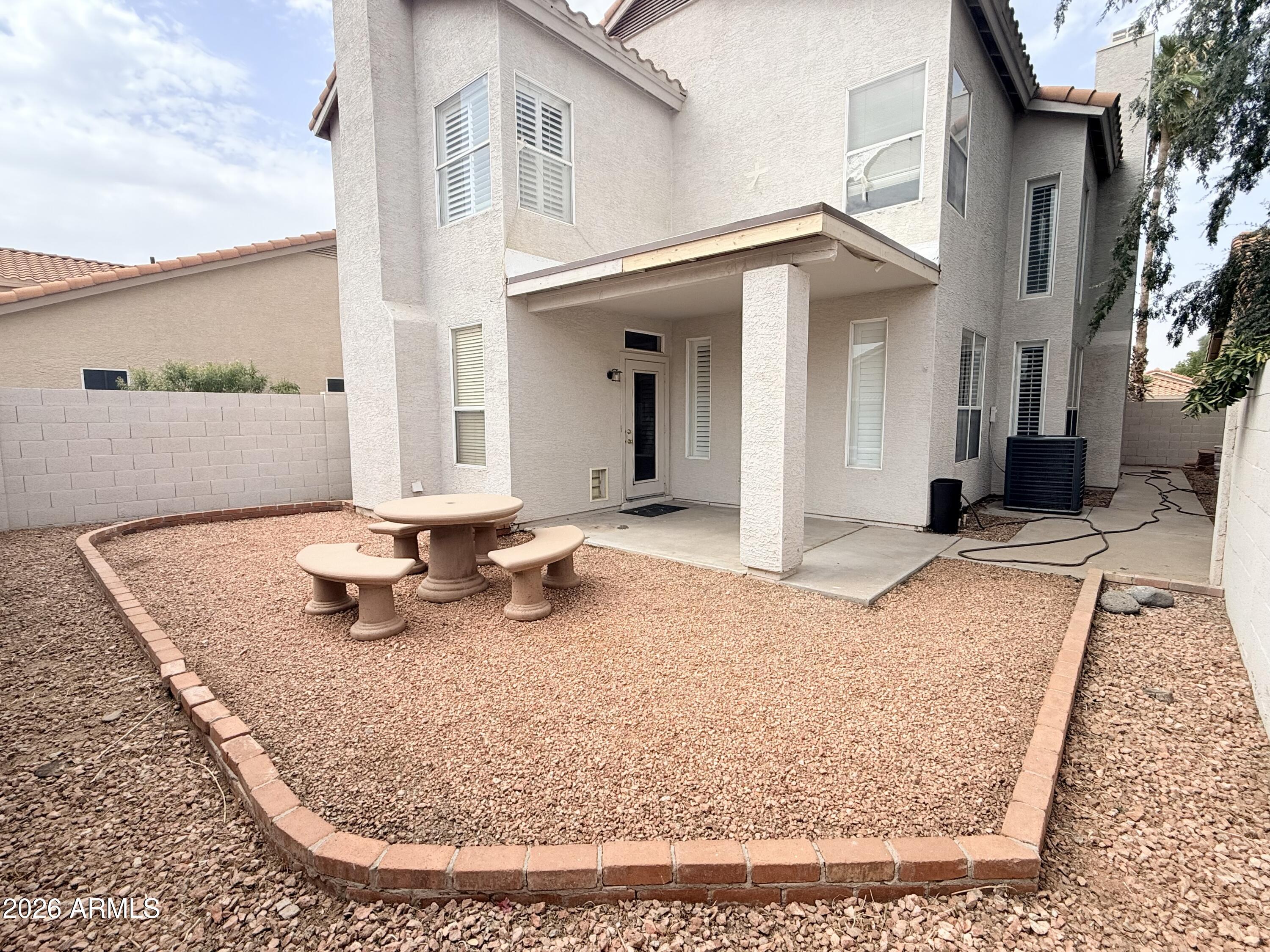 325 W LE MARCHE Avenue