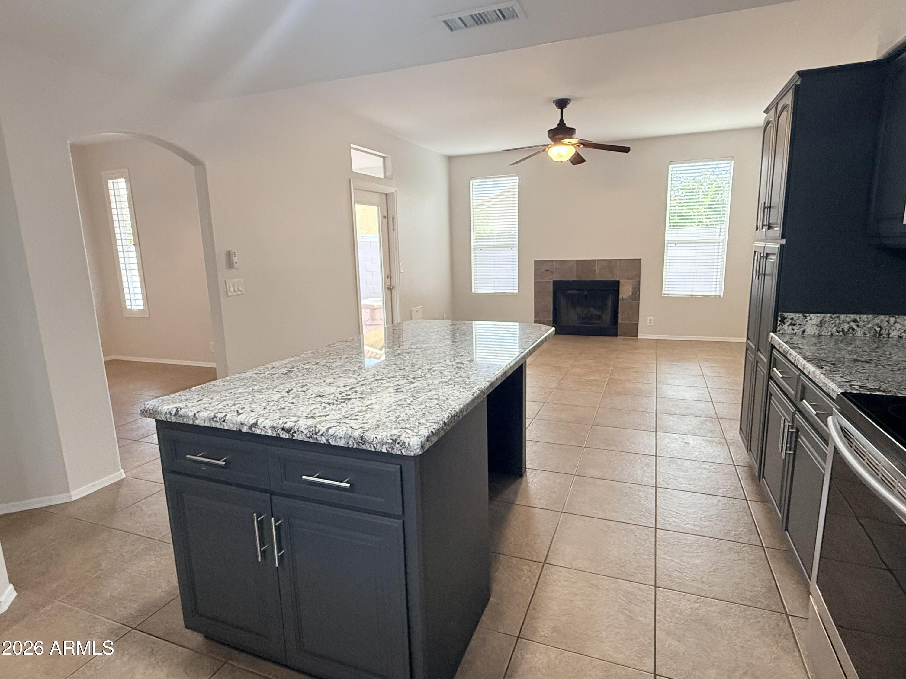 325 W LE MARCHE Avenue