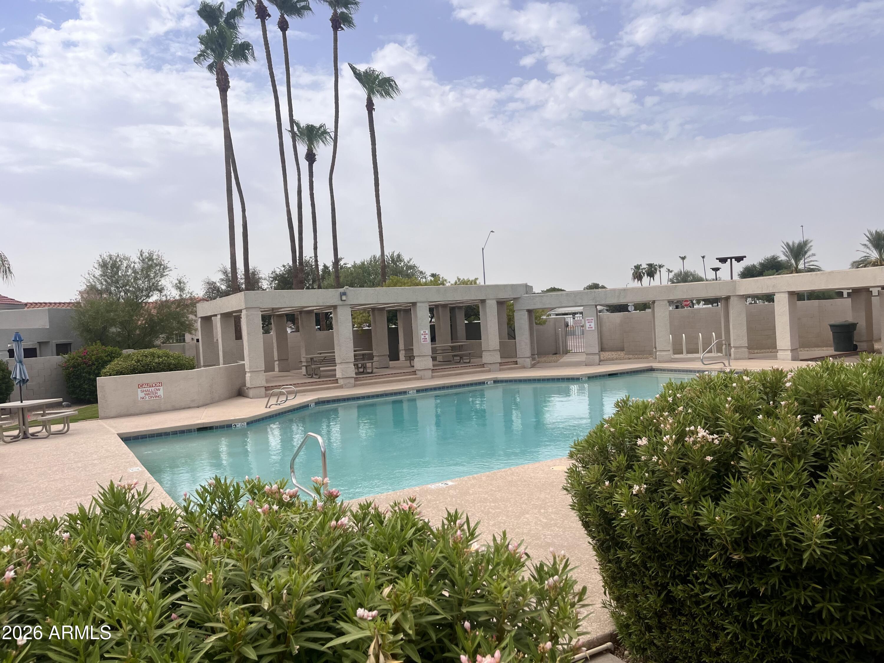 325 W LE MARCHE Avenue