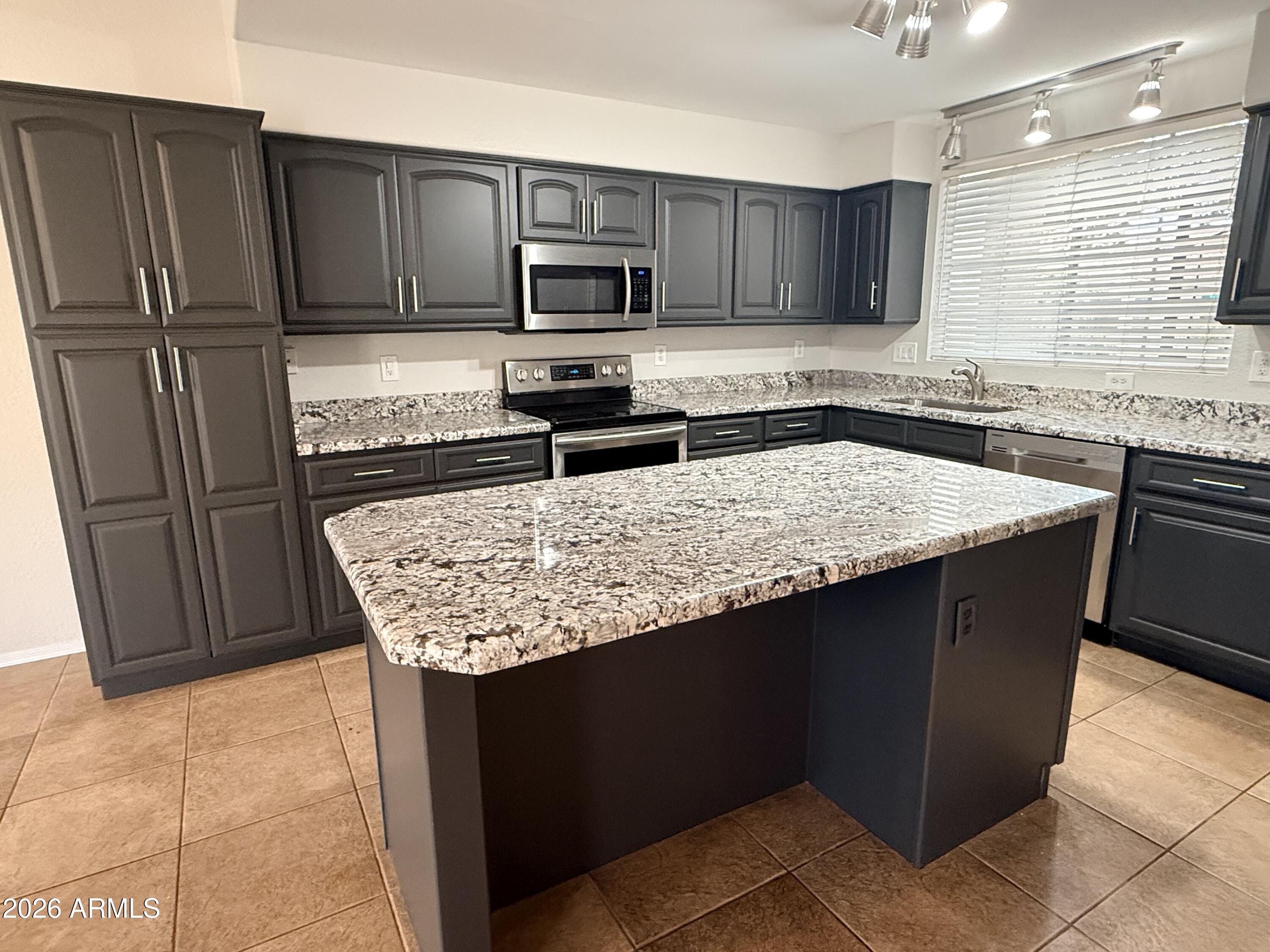 325 W LE MARCHE Avenue