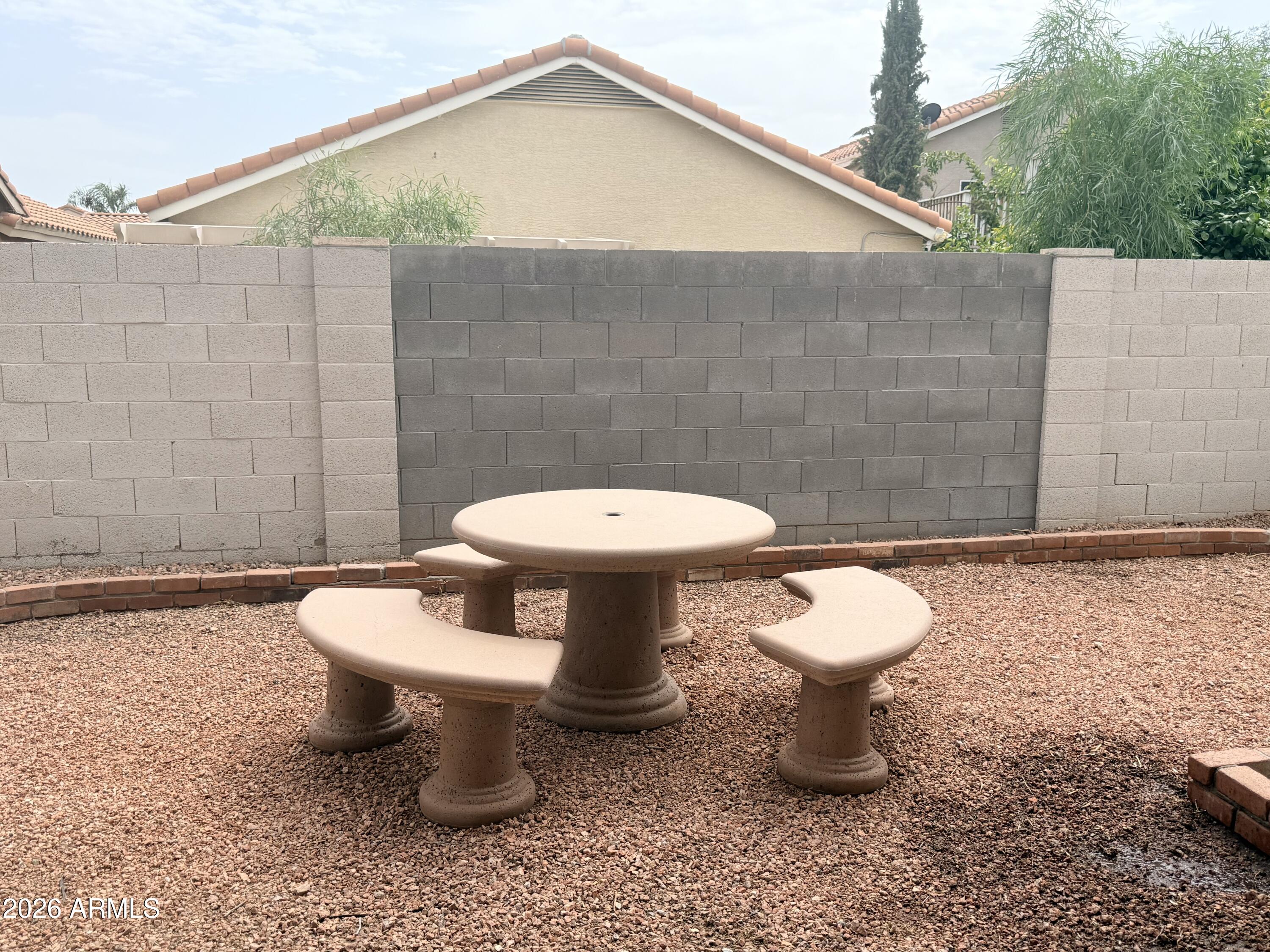 325 W LE MARCHE Avenue