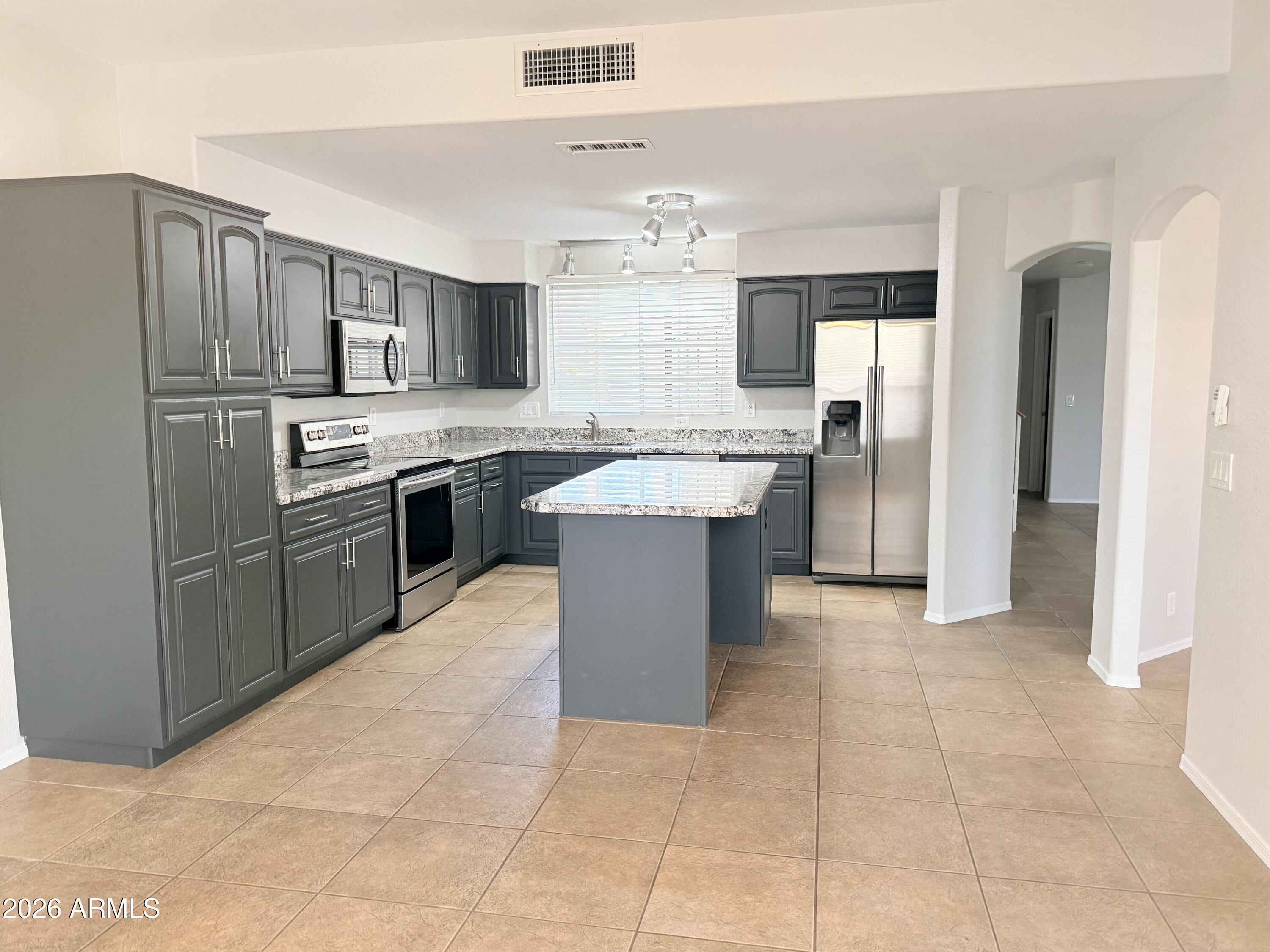 325 W LE MARCHE Avenue