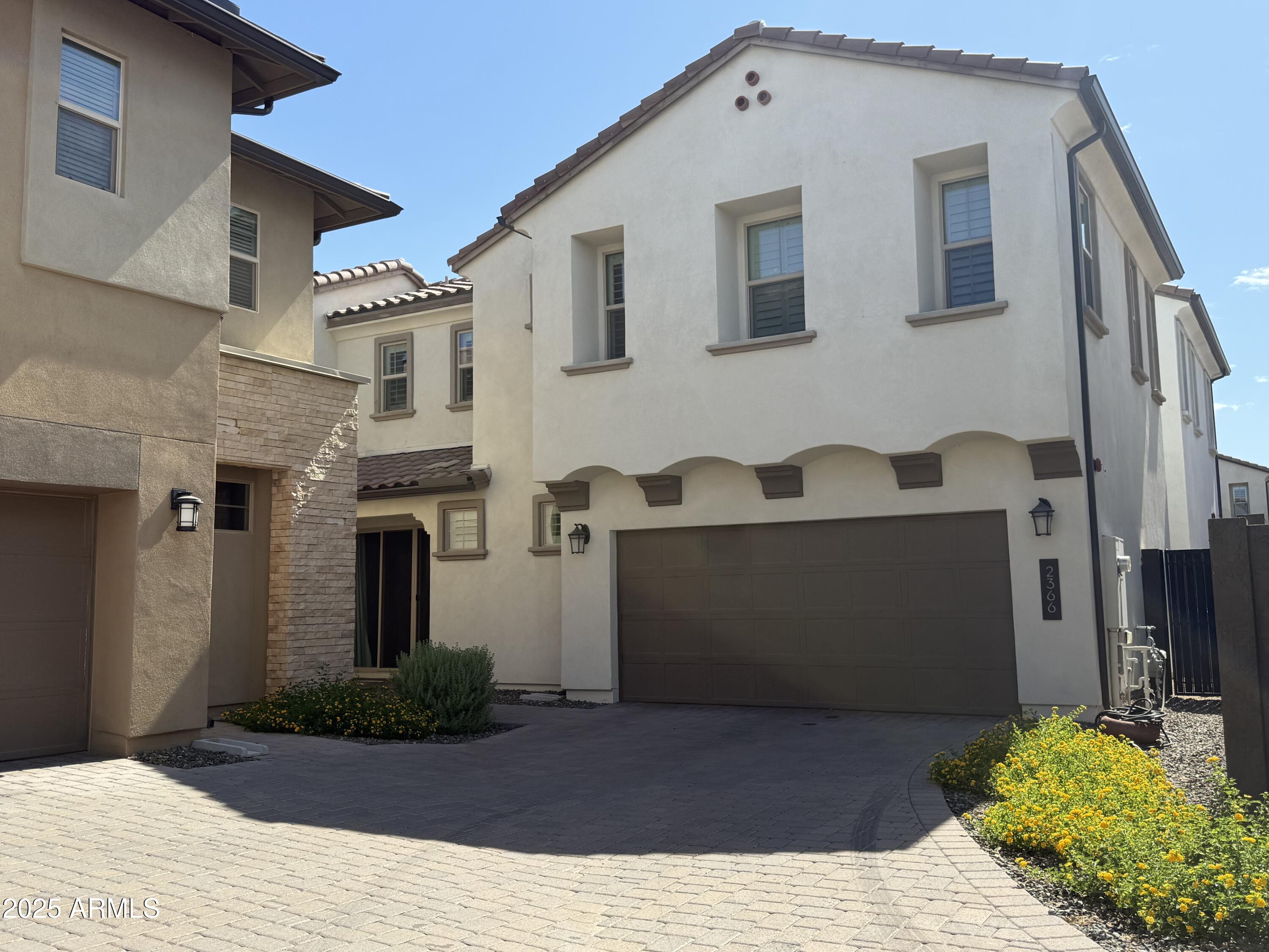 2366 W Gloria Lane
