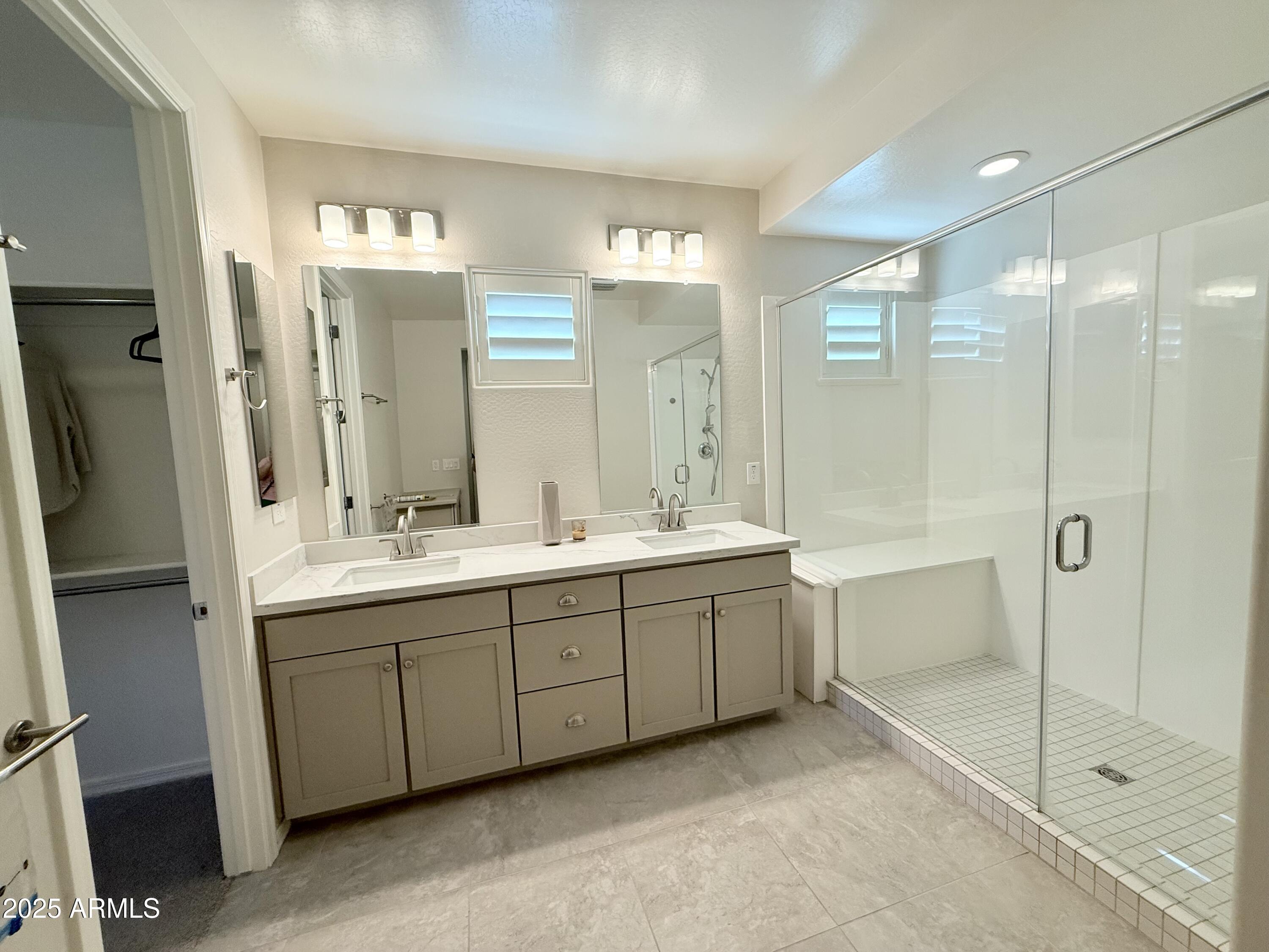 2366 W Gloria Lane