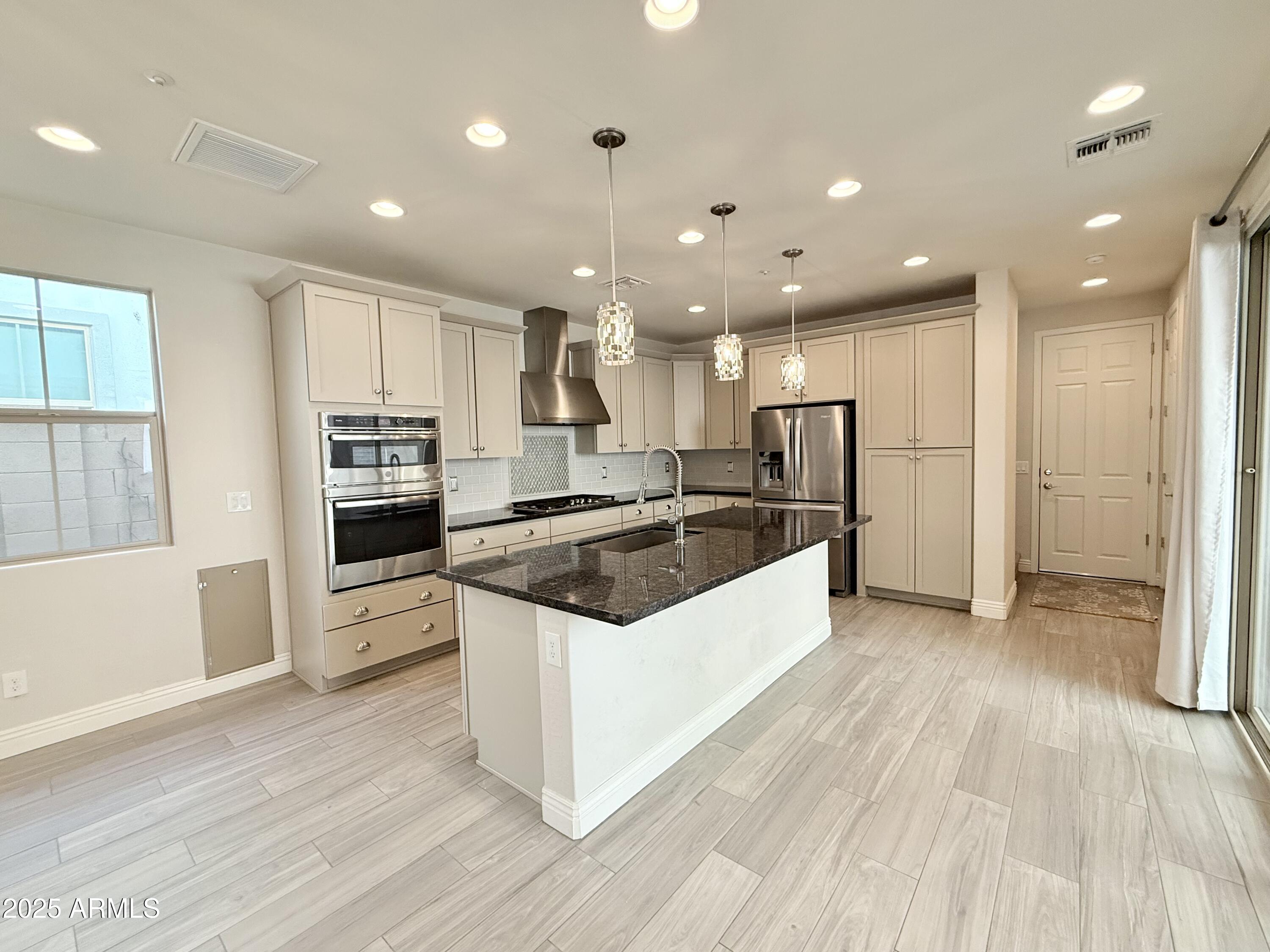 2366 W Gloria Lane