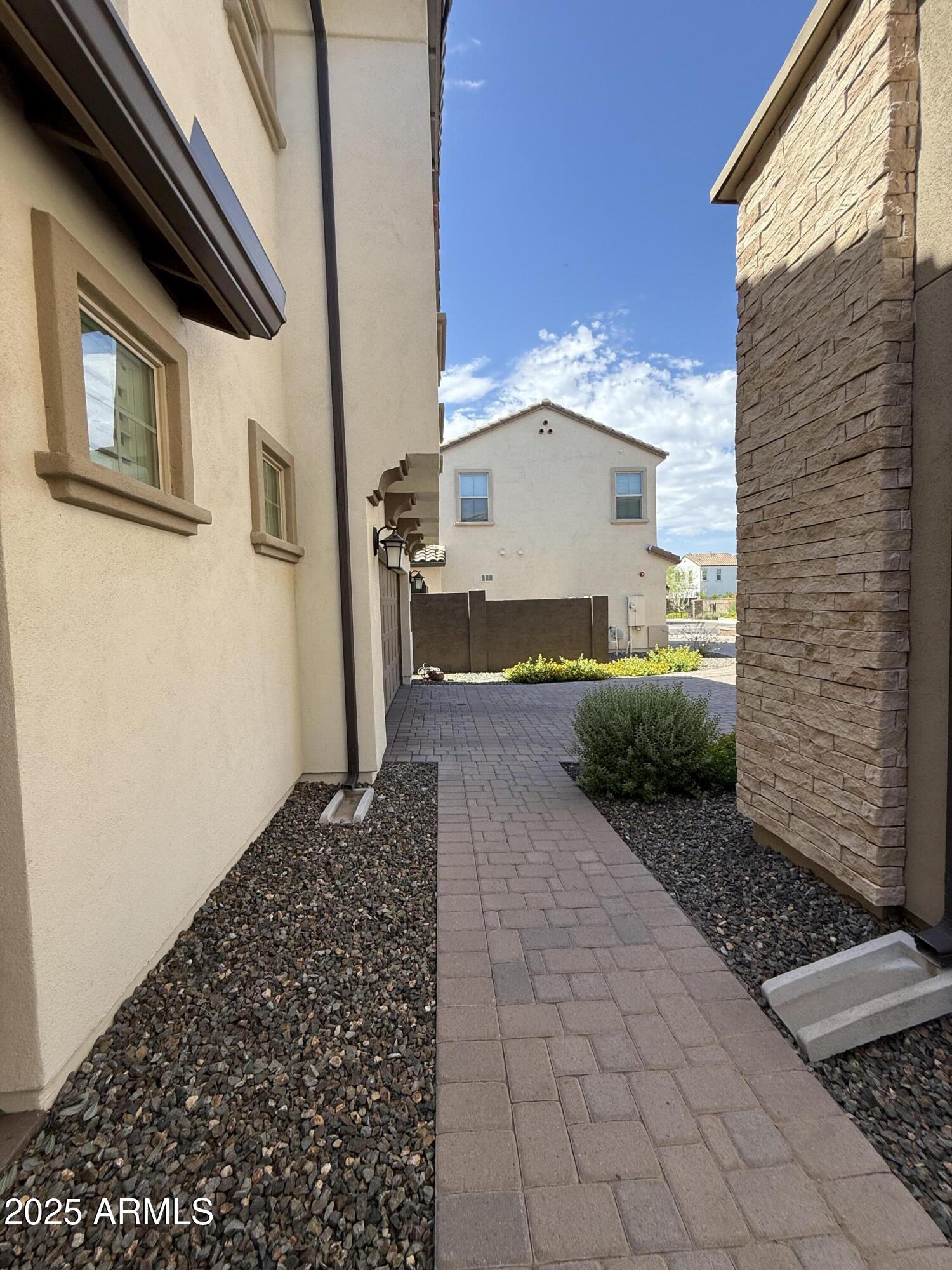 2366 W Gloria Lane