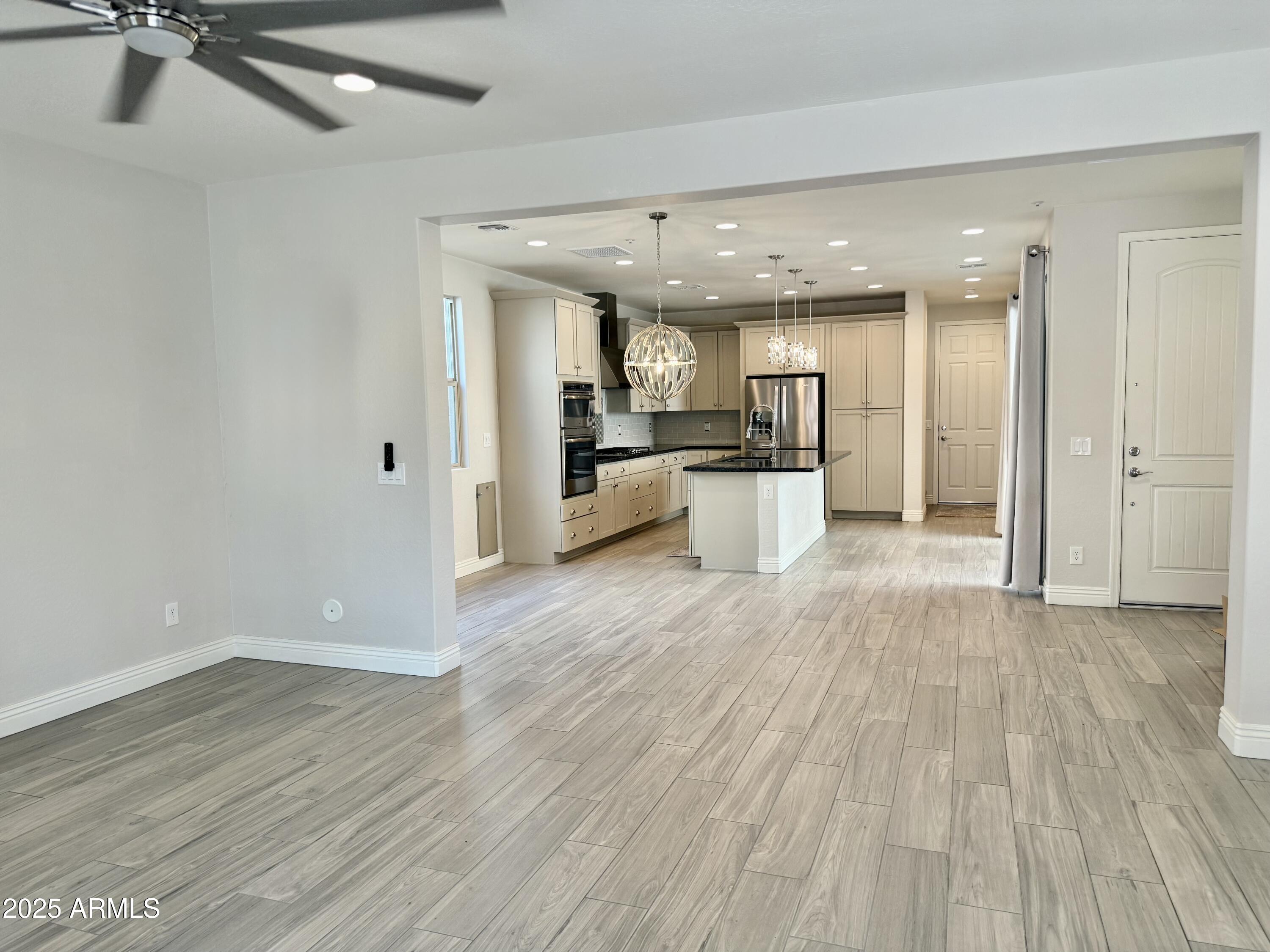 2366 W Gloria Lane