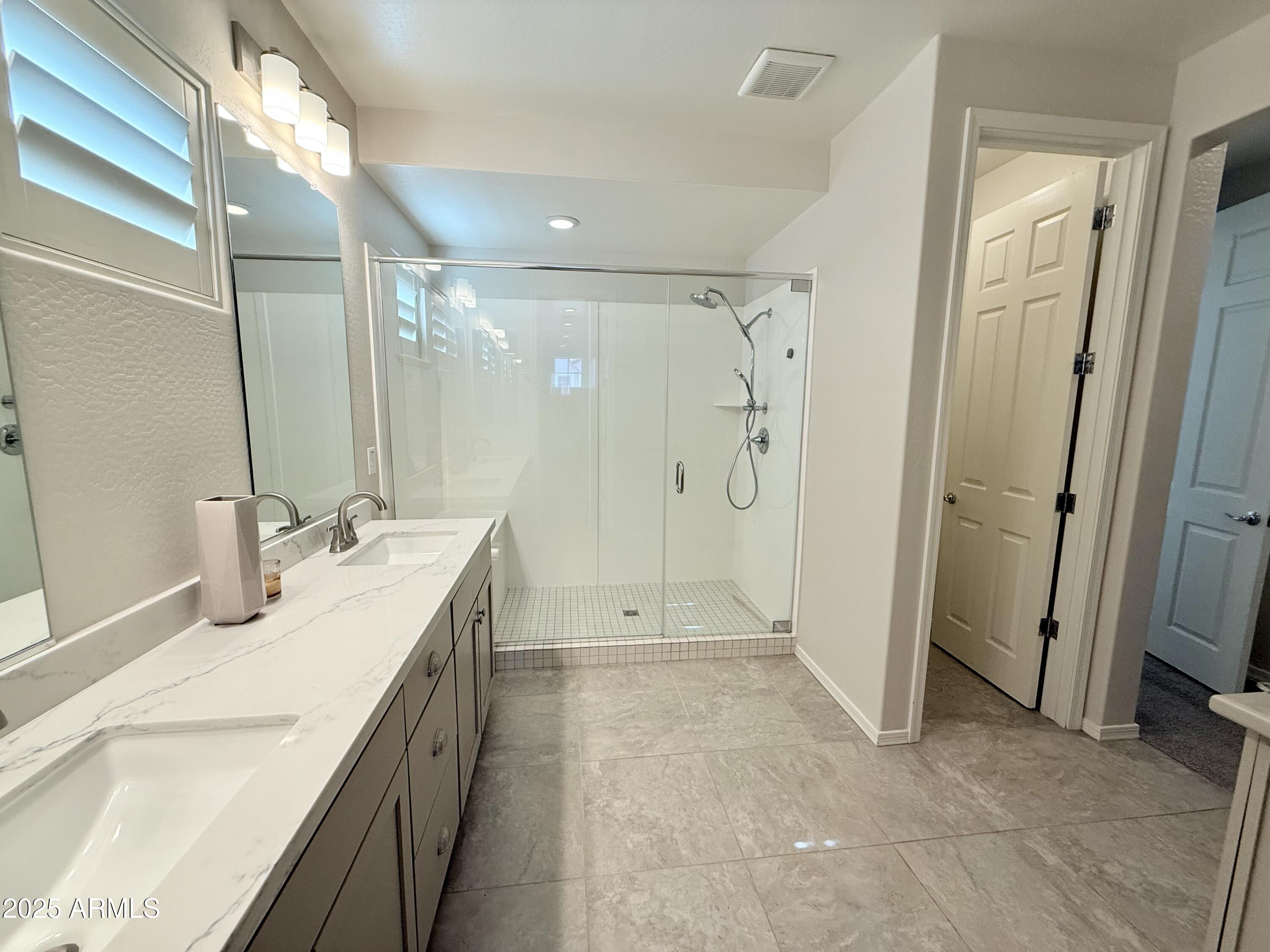 2366 W Gloria Lane