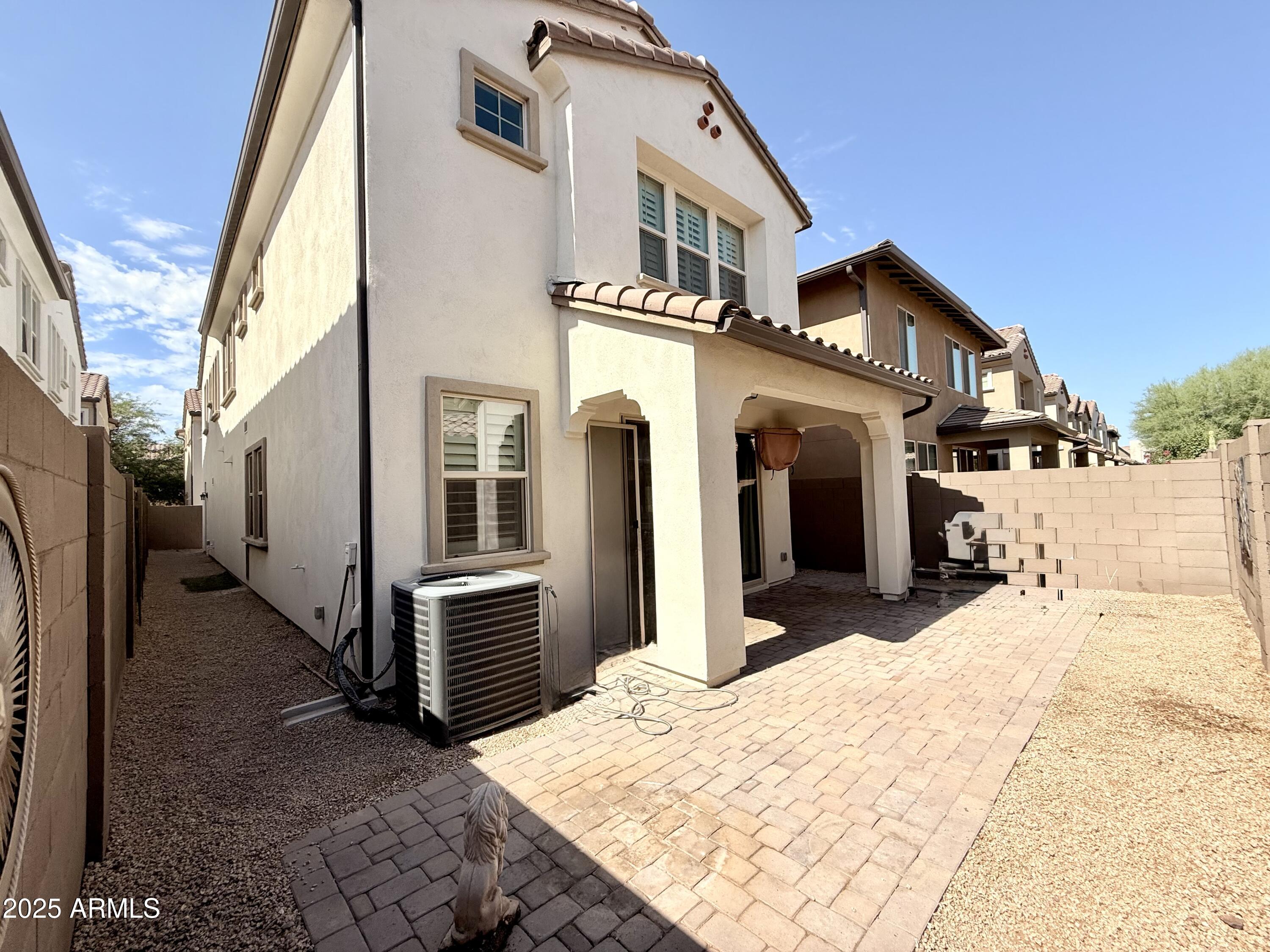 2366 W Gloria Lane