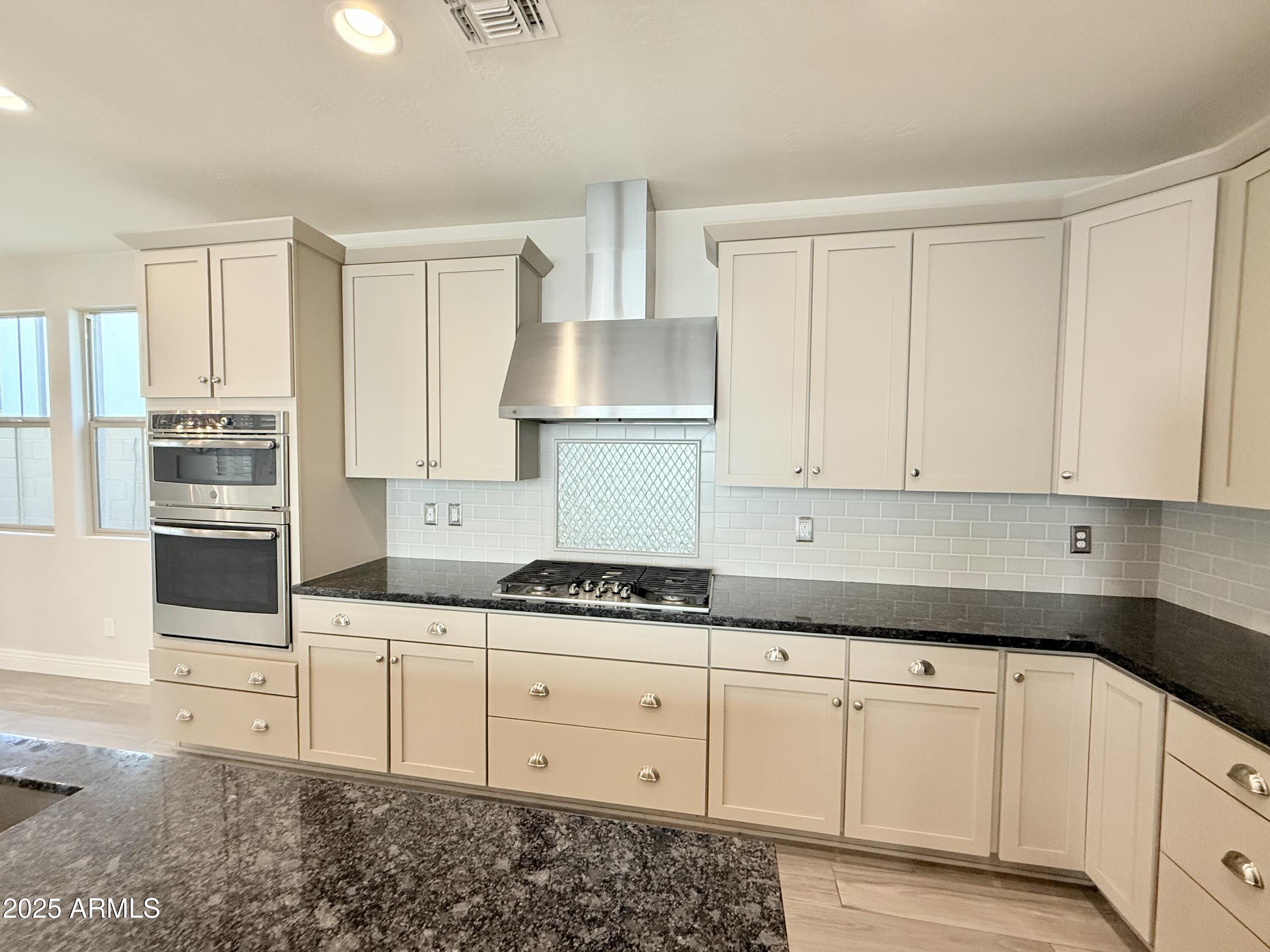 2366 W Gloria Lane