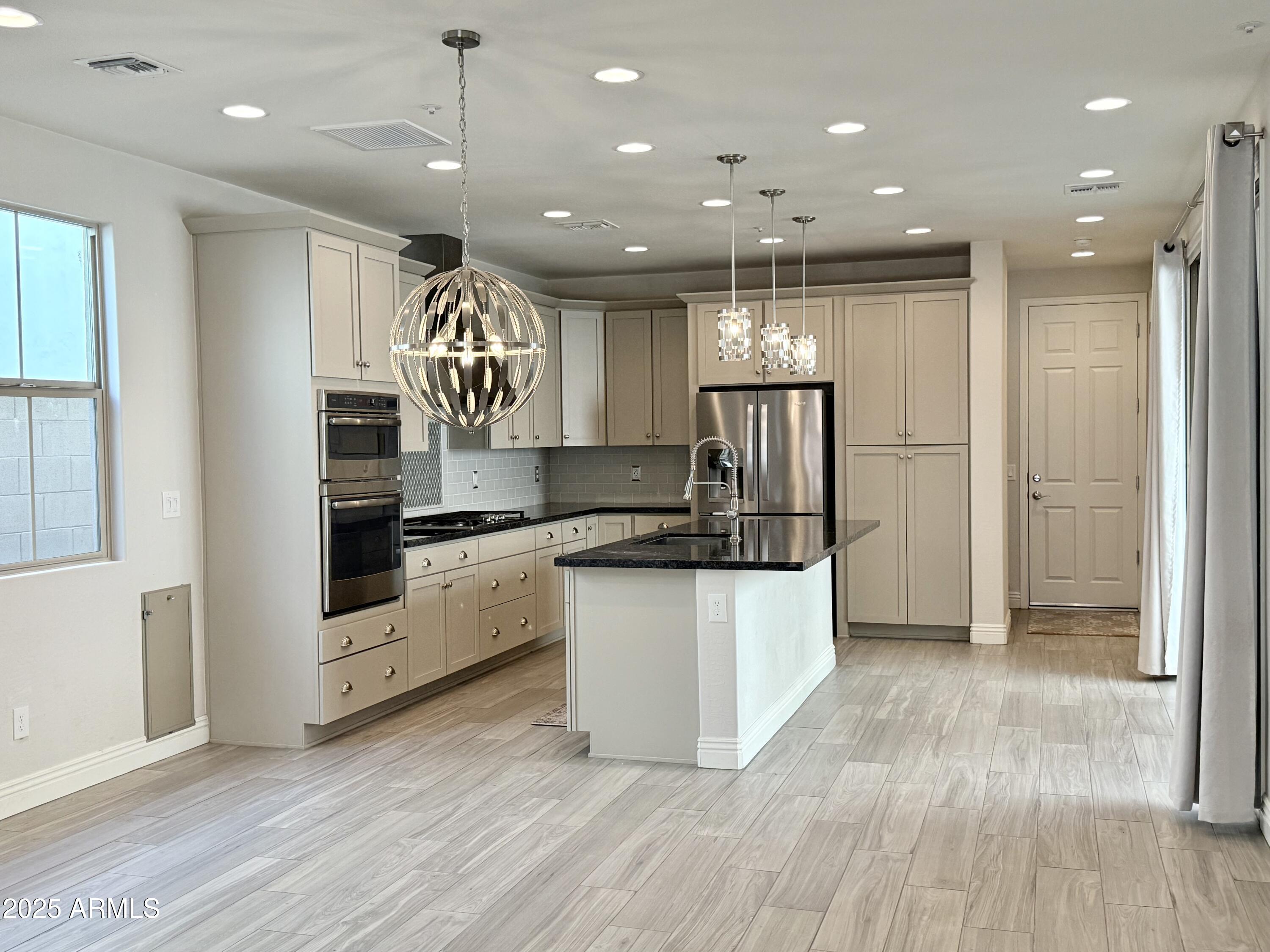 2366 W Gloria Lane