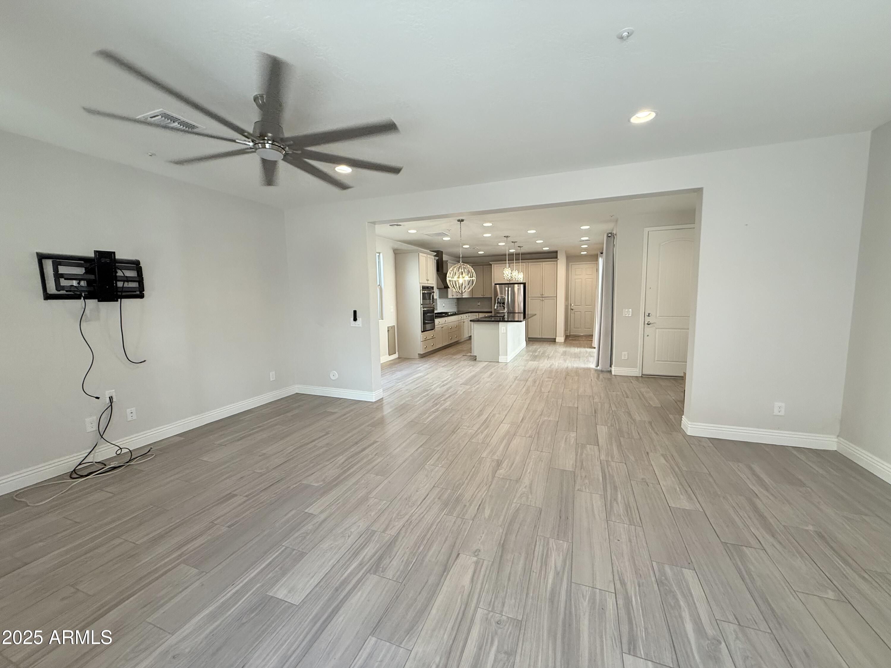 2366 W Gloria Lane
