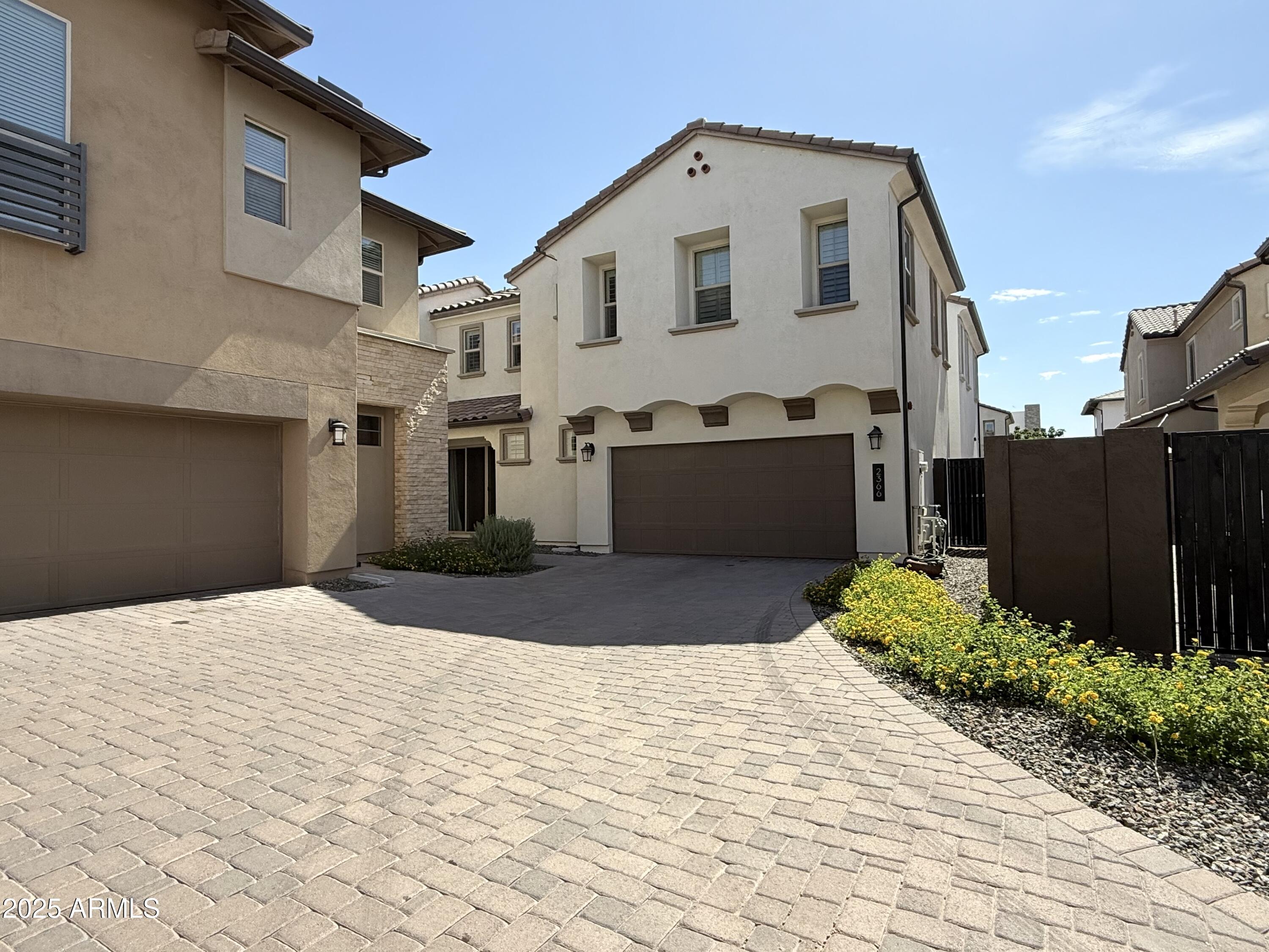 2366 W Gloria Lane