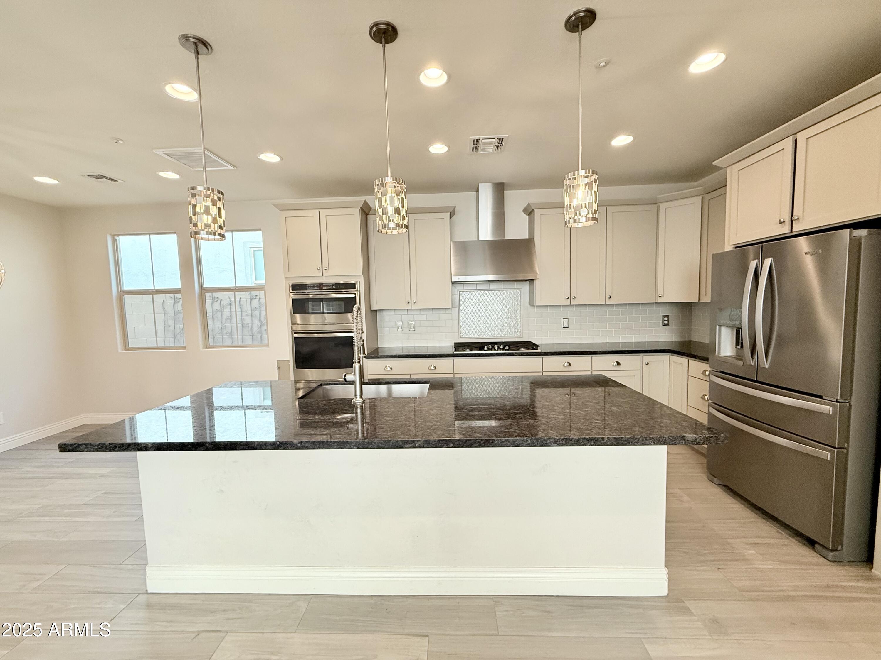 2366 W Gloria Lane