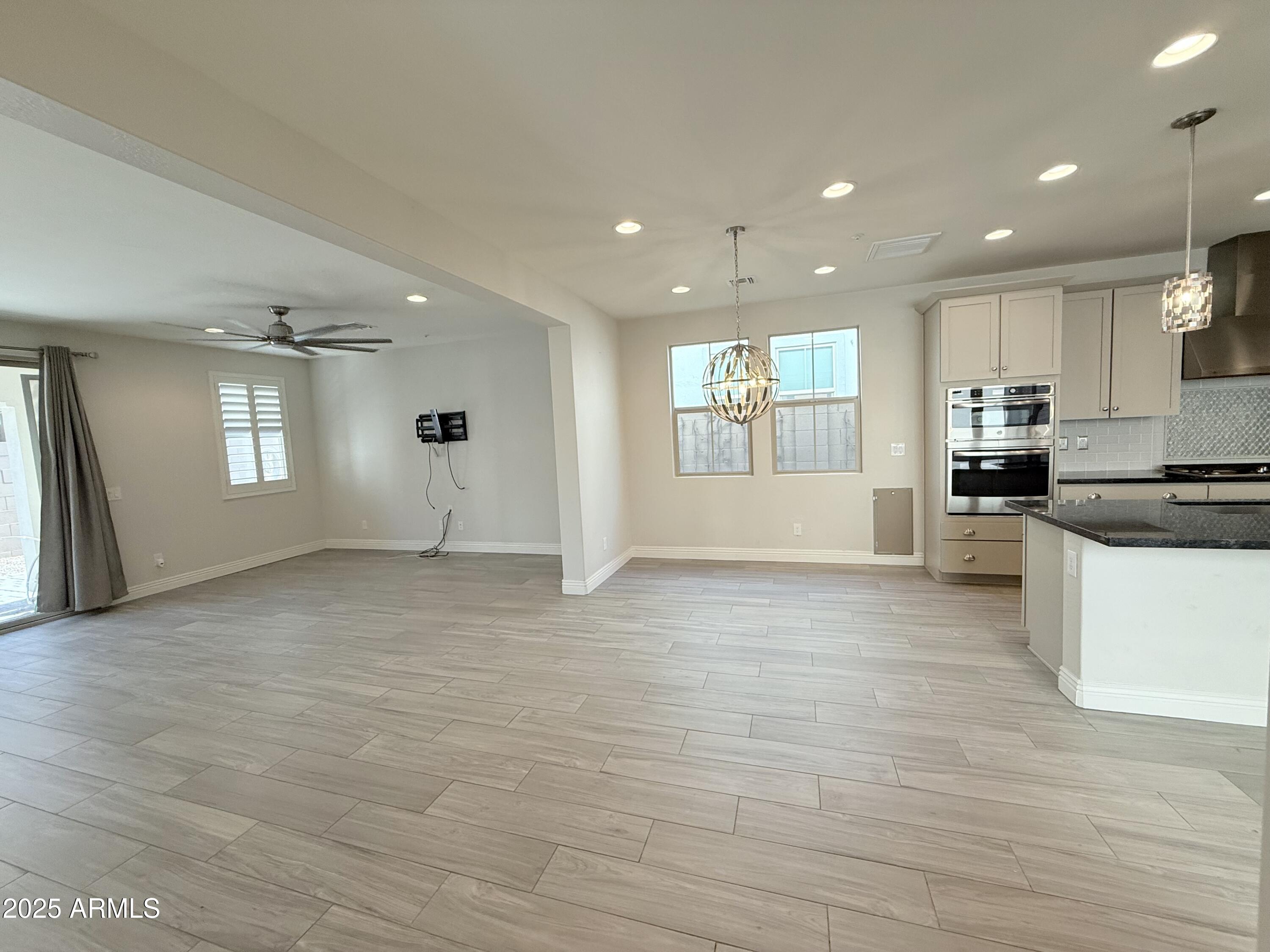 2366 W Gloria Lane