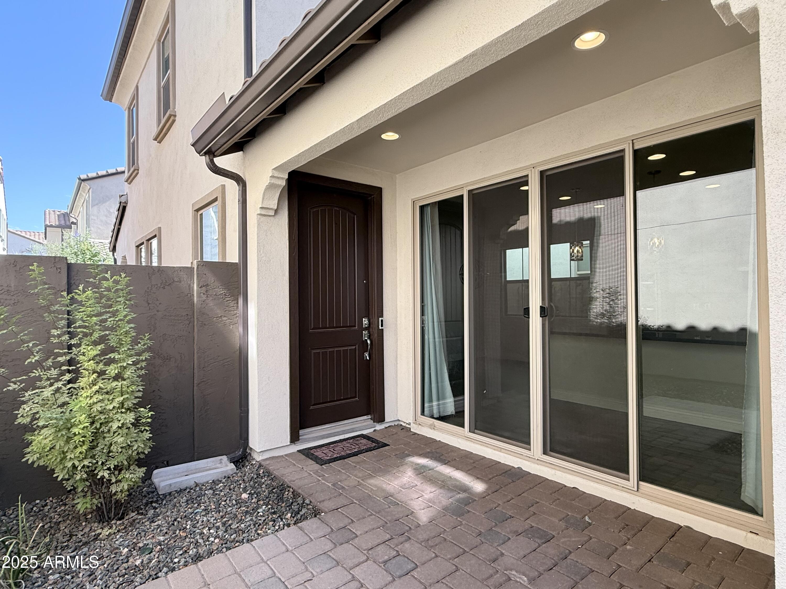 2366 W Gloria Lane