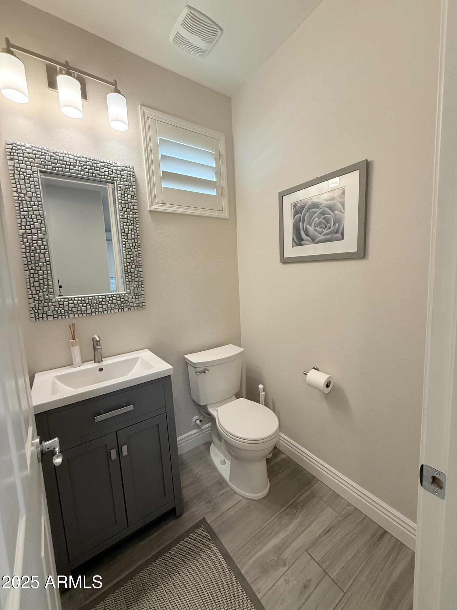 2366 W Gloria Lane