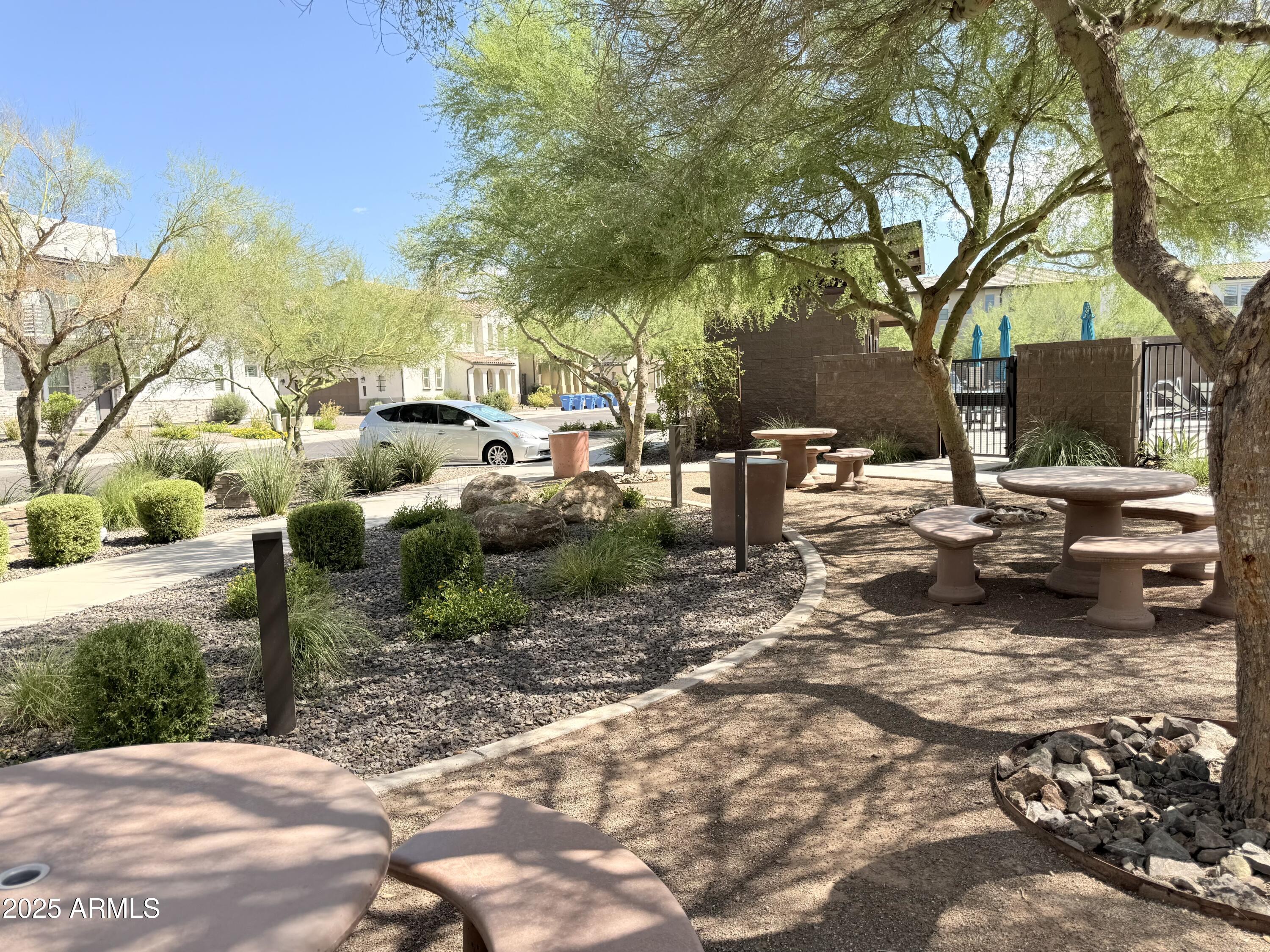 2366 W Gloria Lane