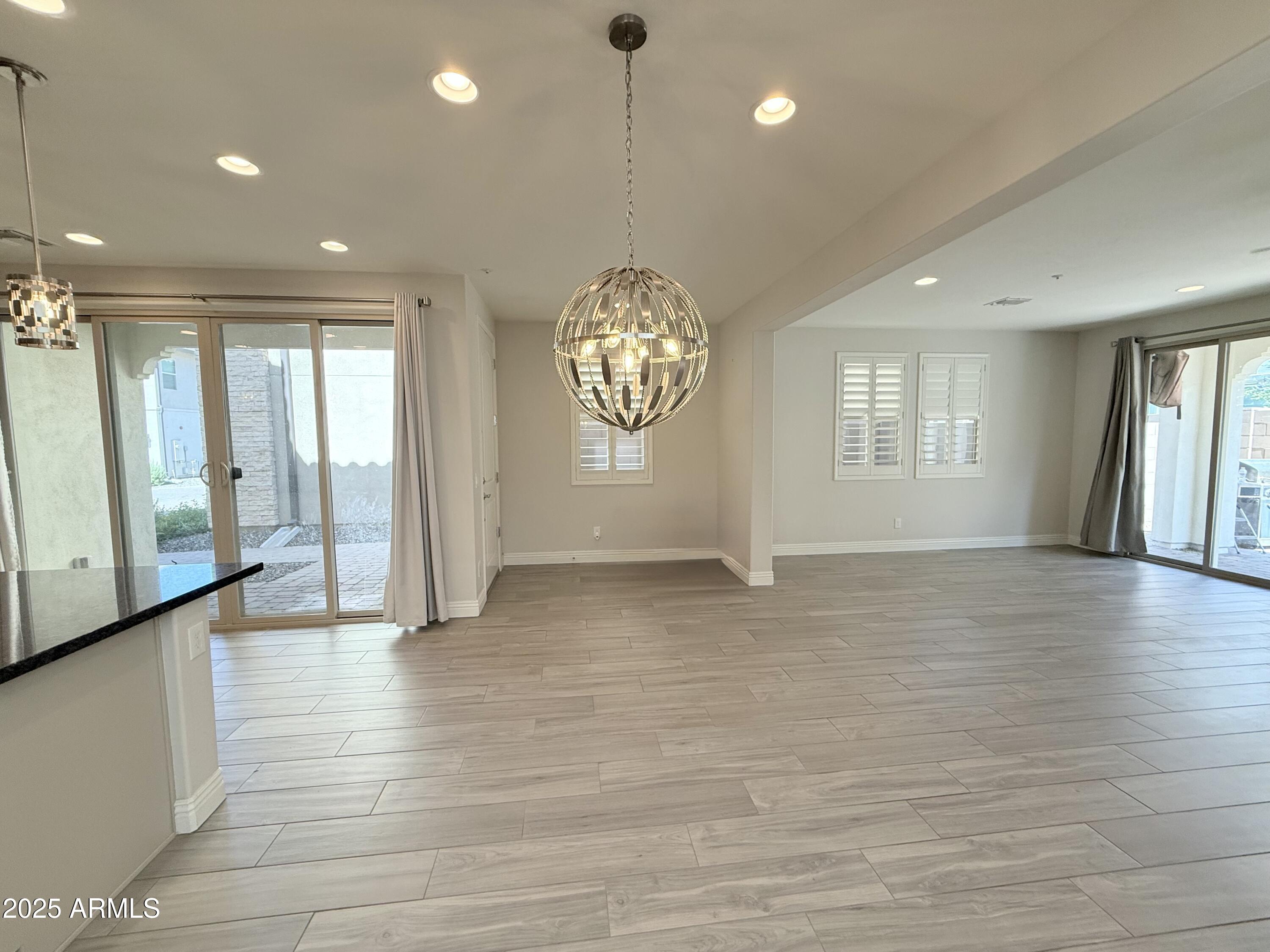 2366 W Gloria Lane