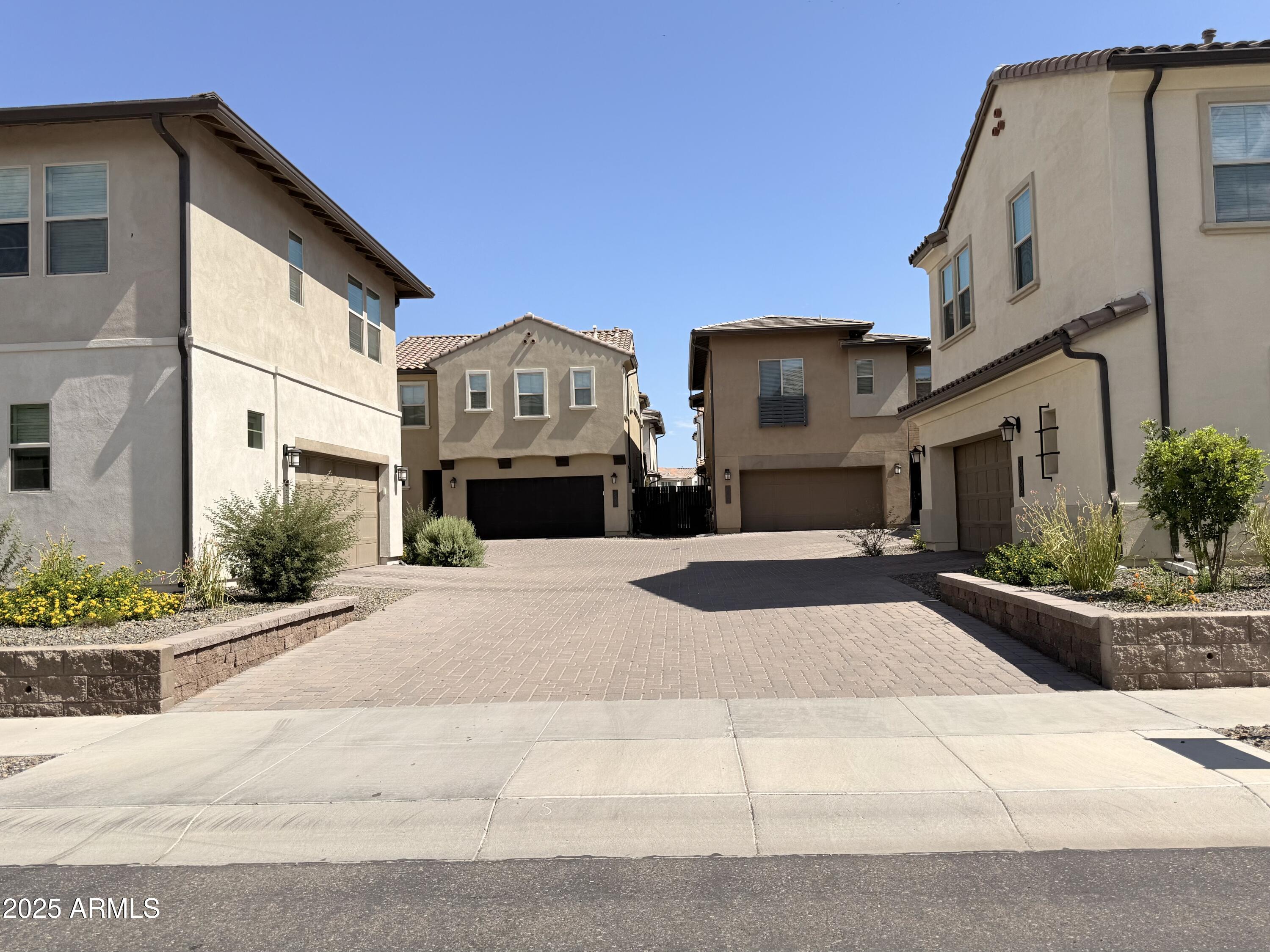 2366 W Gloria Lane