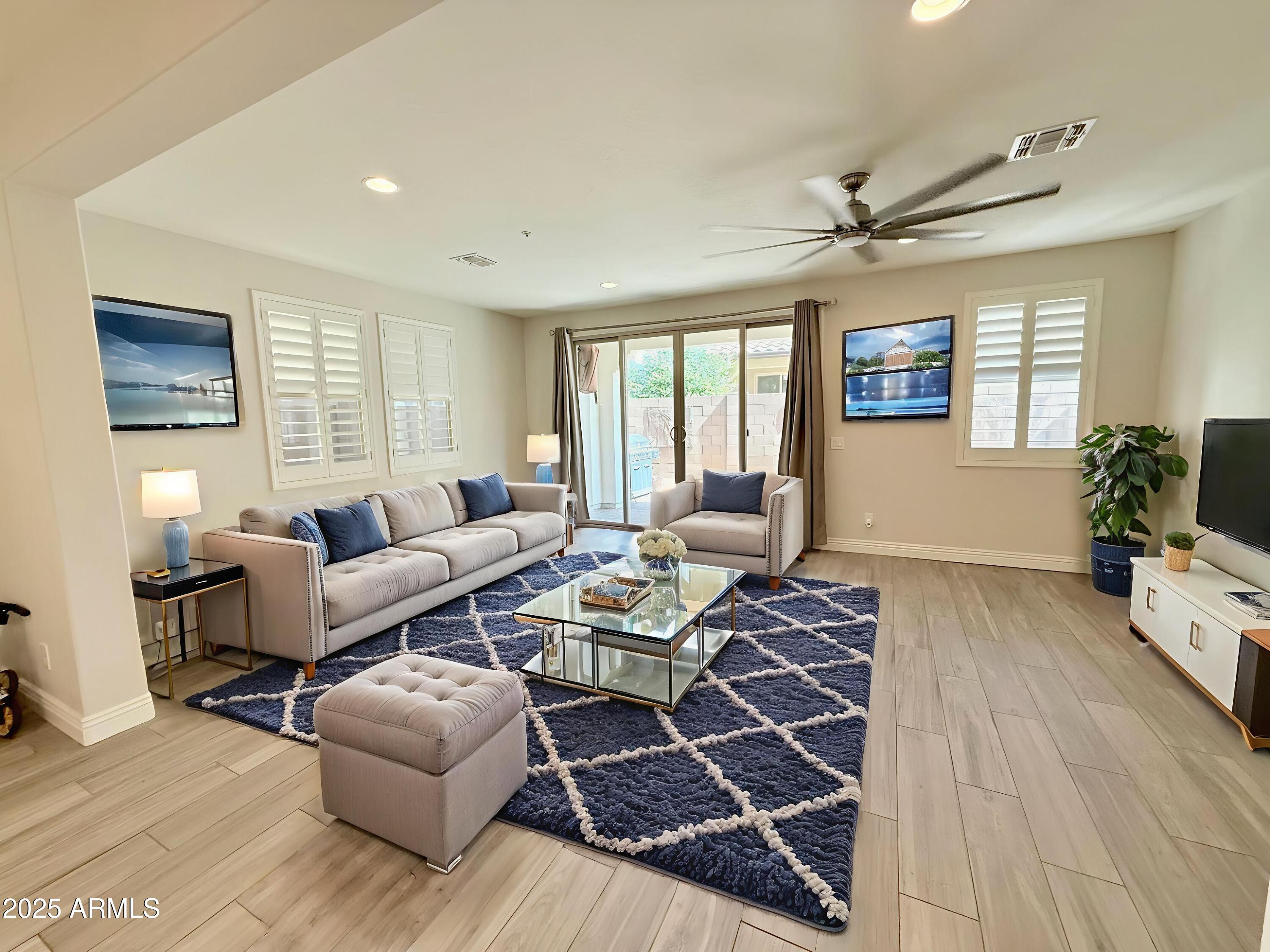 2366 W Gloria Lane