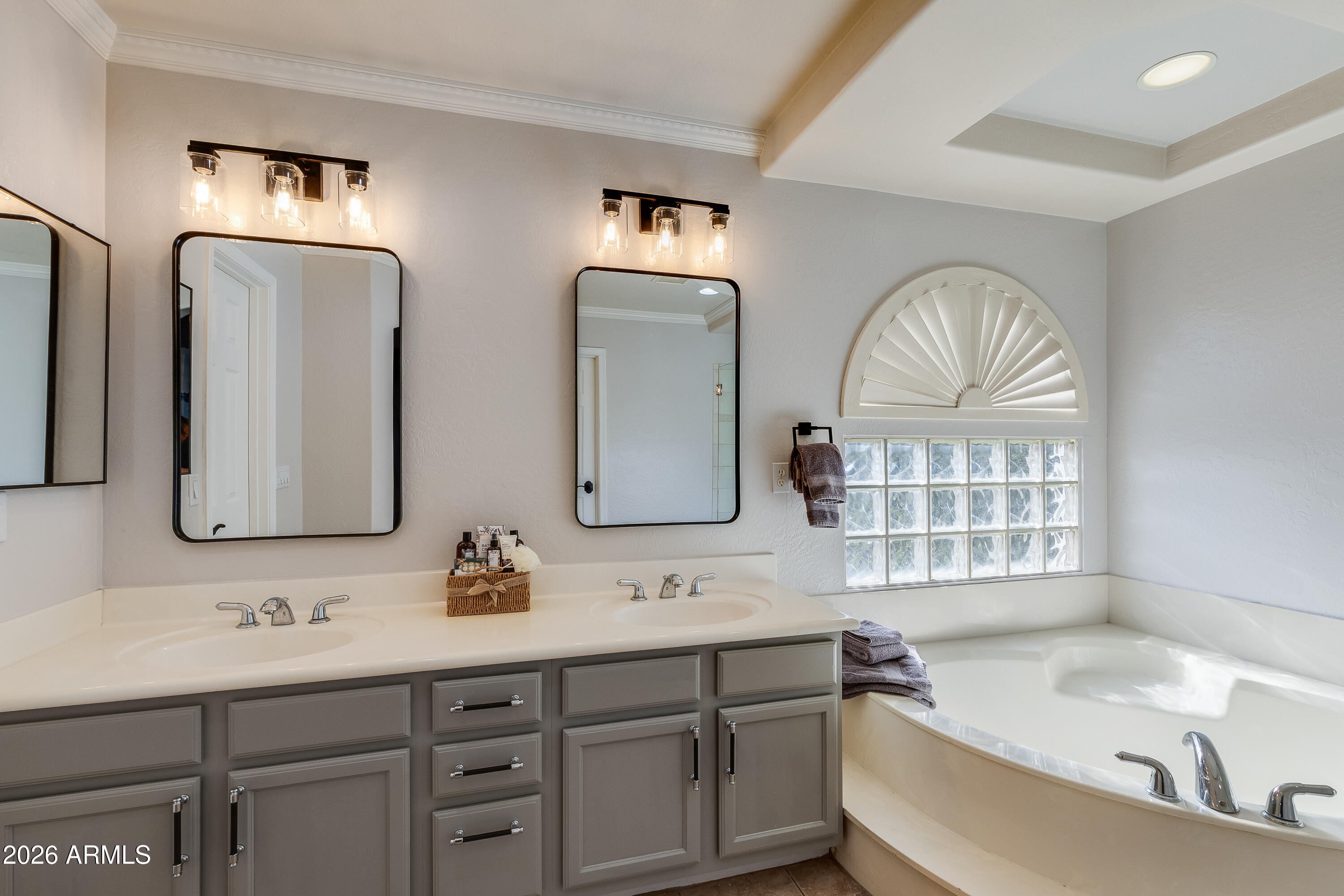 6324 W AVENIDA DEL REY