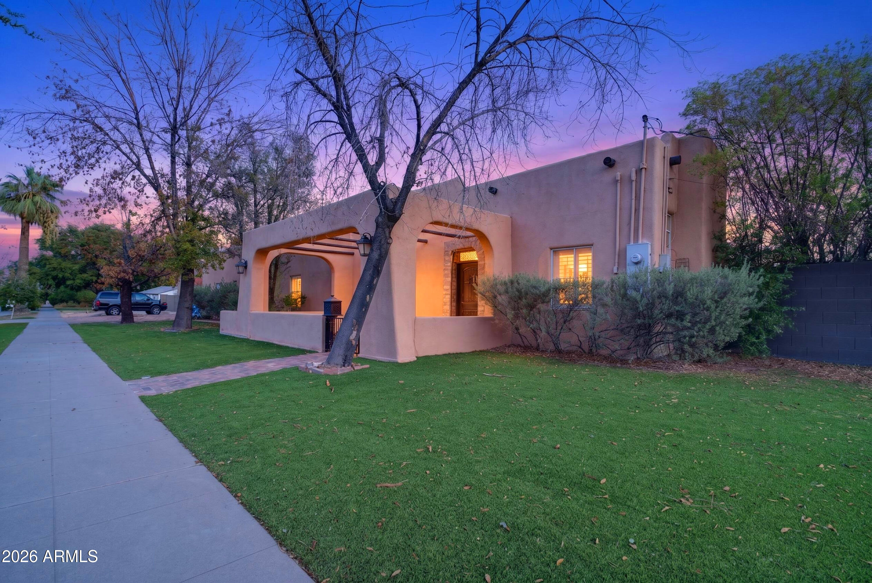 2325 N 7TH Avenue