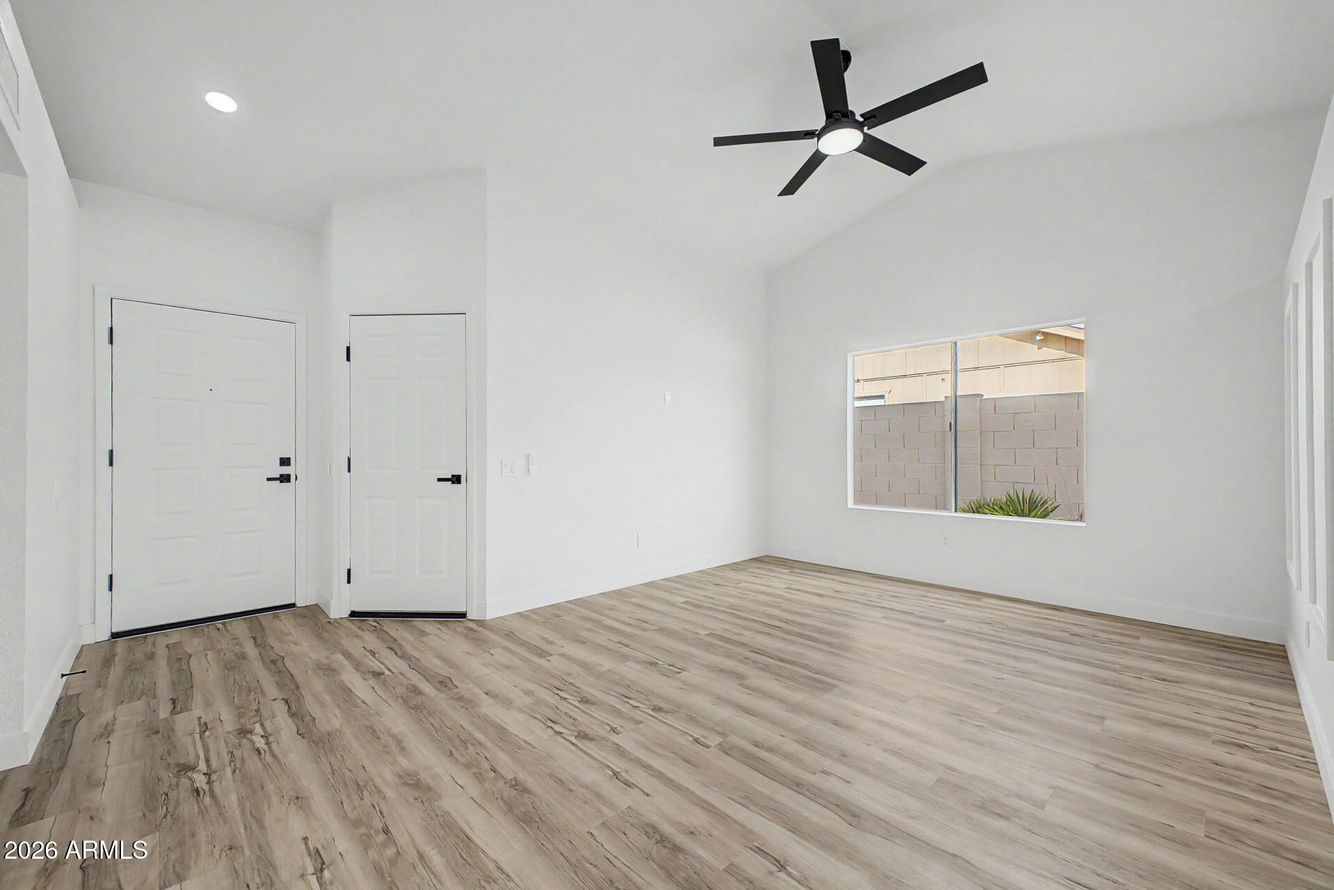 3033 W TONOPAH Drive