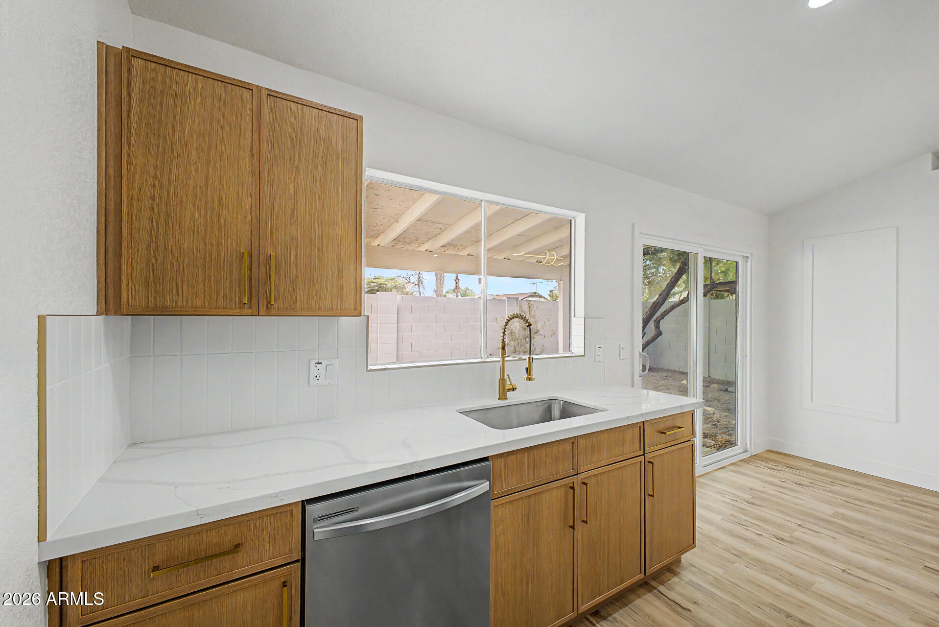 3033 W TONOPAH Drive