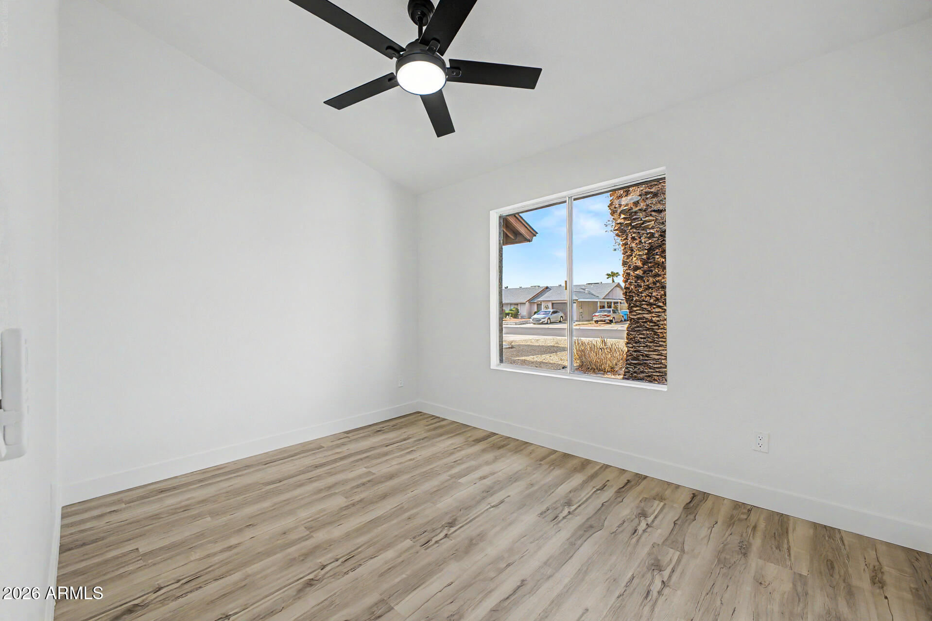 3033 W TONOPAH Drive