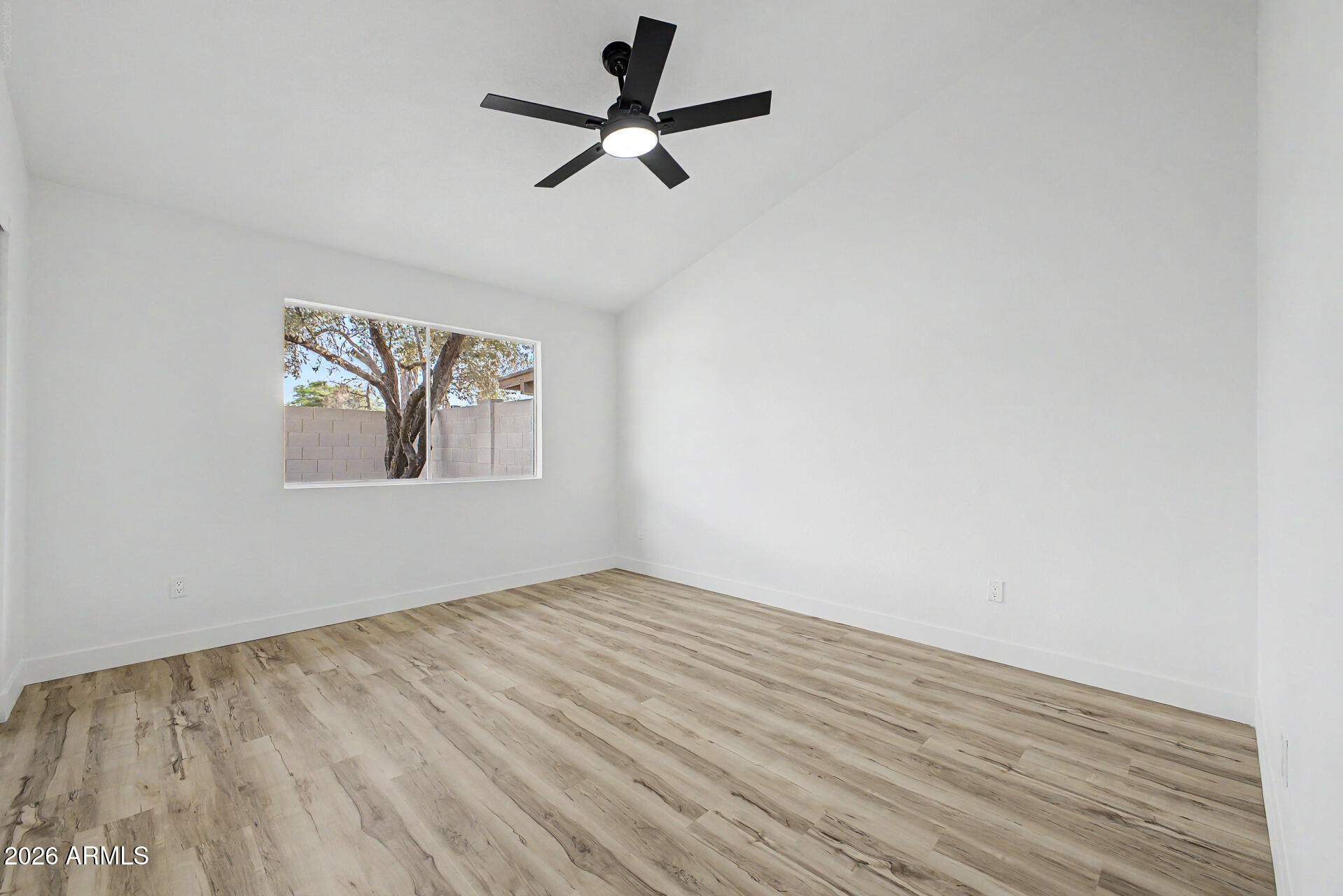3033 W TONOPAH Drive