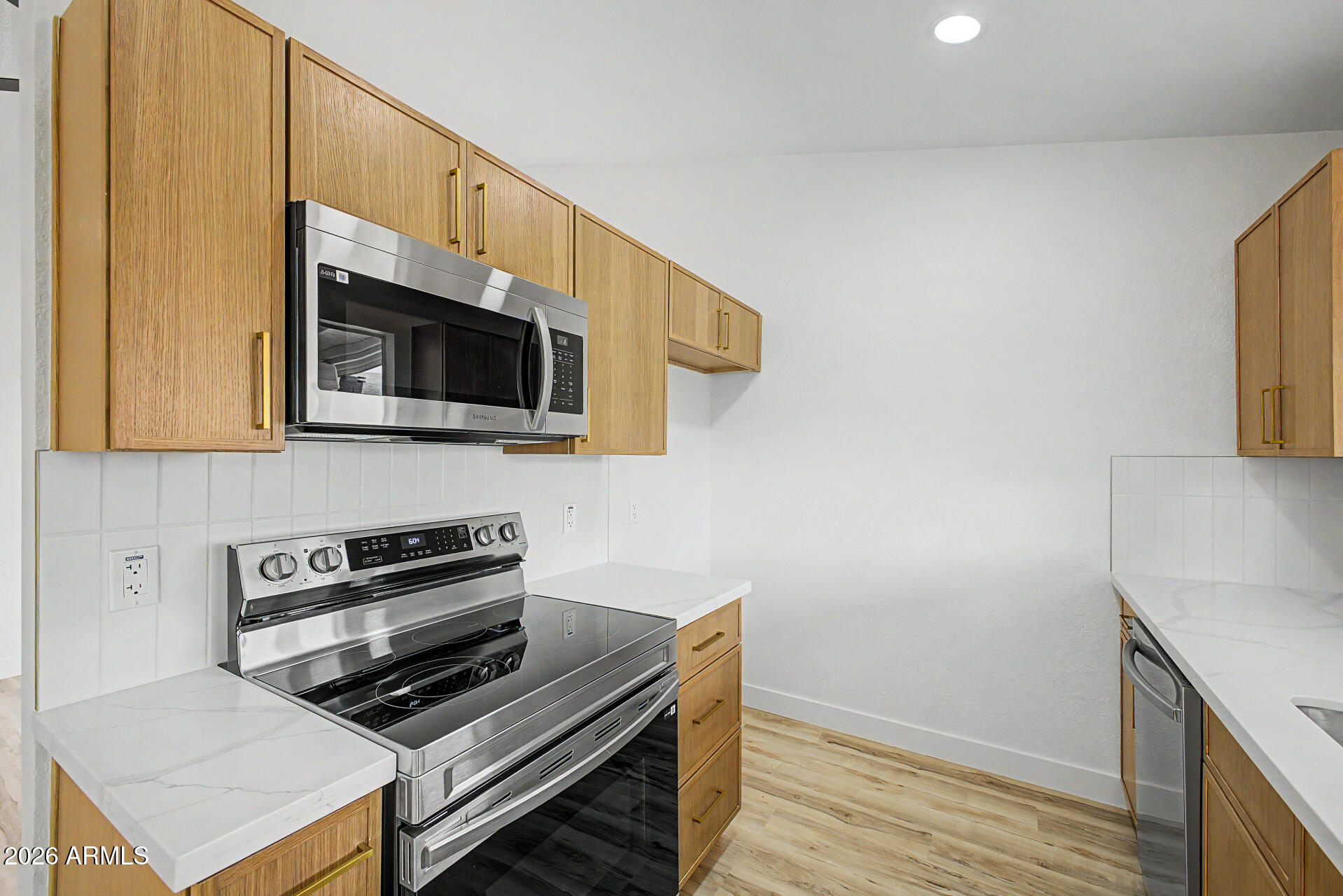 3033 W TONOPAH Drive