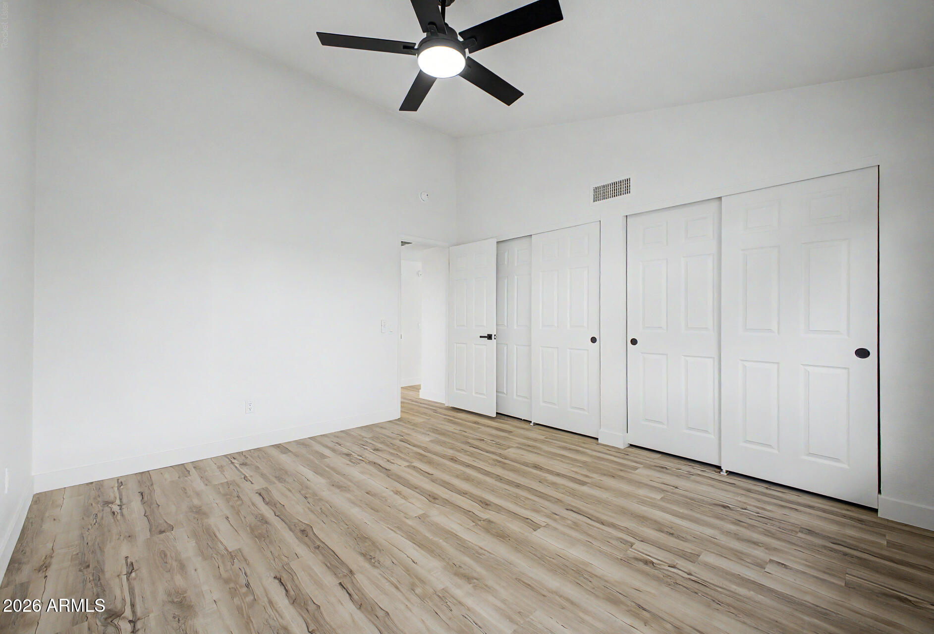 3033 W TONOPAH Drive