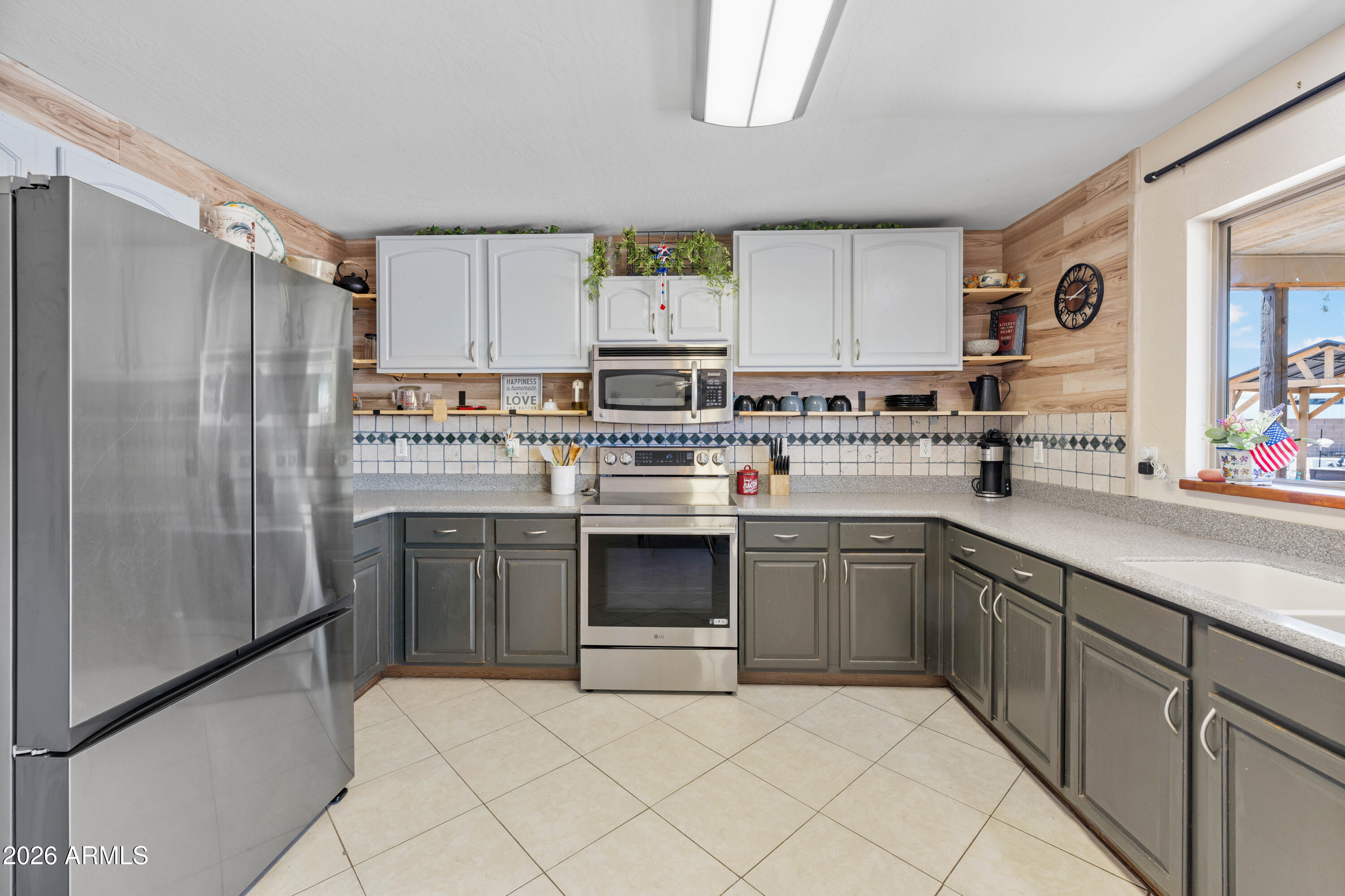 968 W 10TH Avenue
