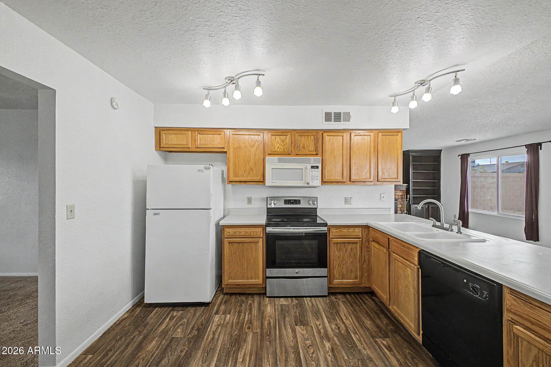 932 W Libra Drive