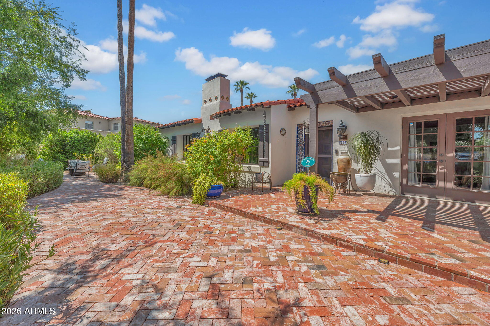2102 ENCANTO Drive SW