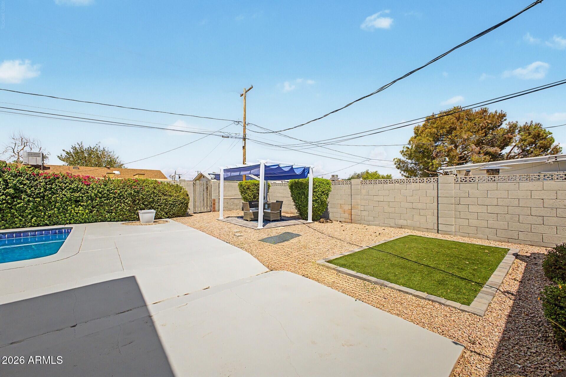 7422 E HUBBELL Street