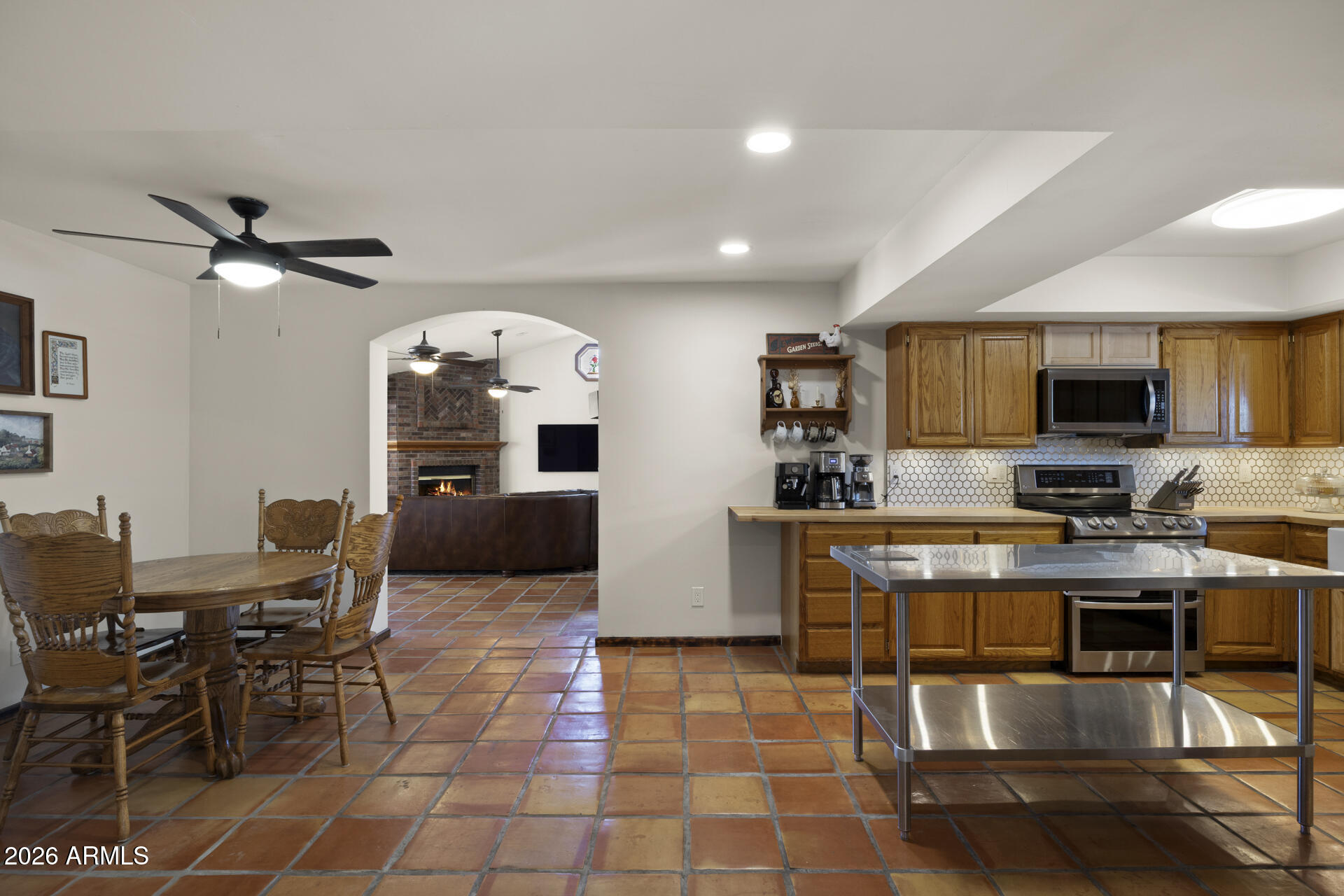 1546 E FLOWER Circle
