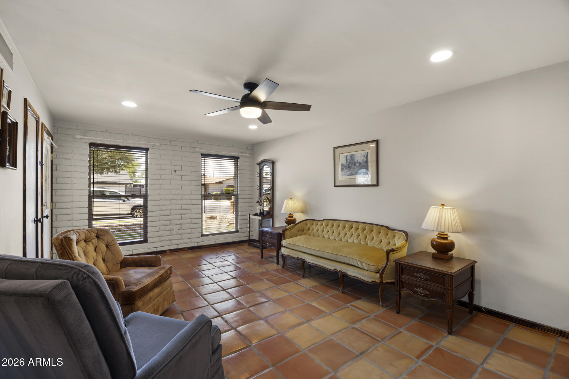 1546 E FLOWER Circle