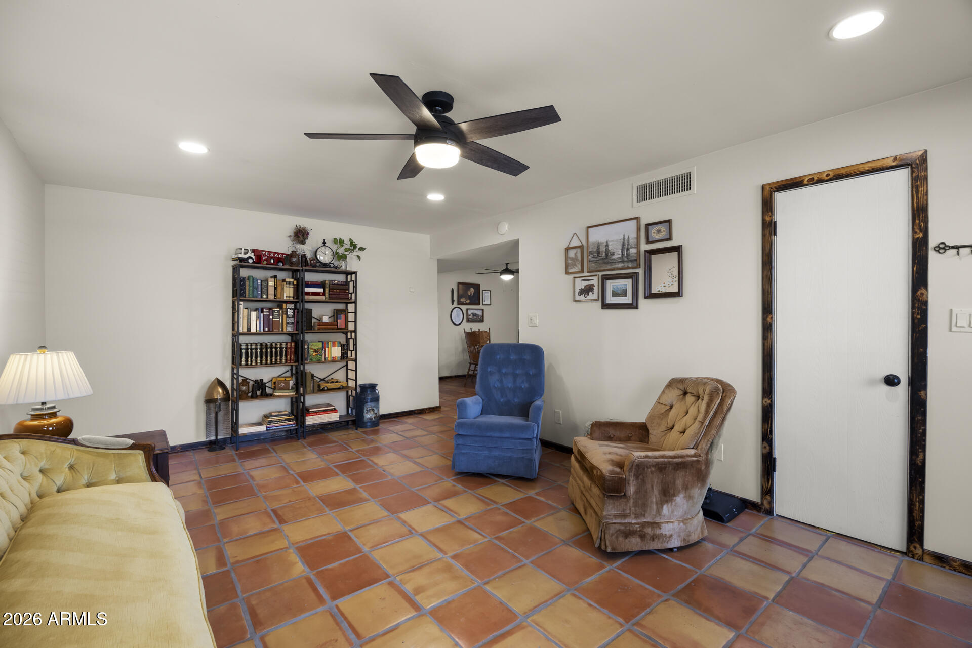 1546 E FLOWER Circle